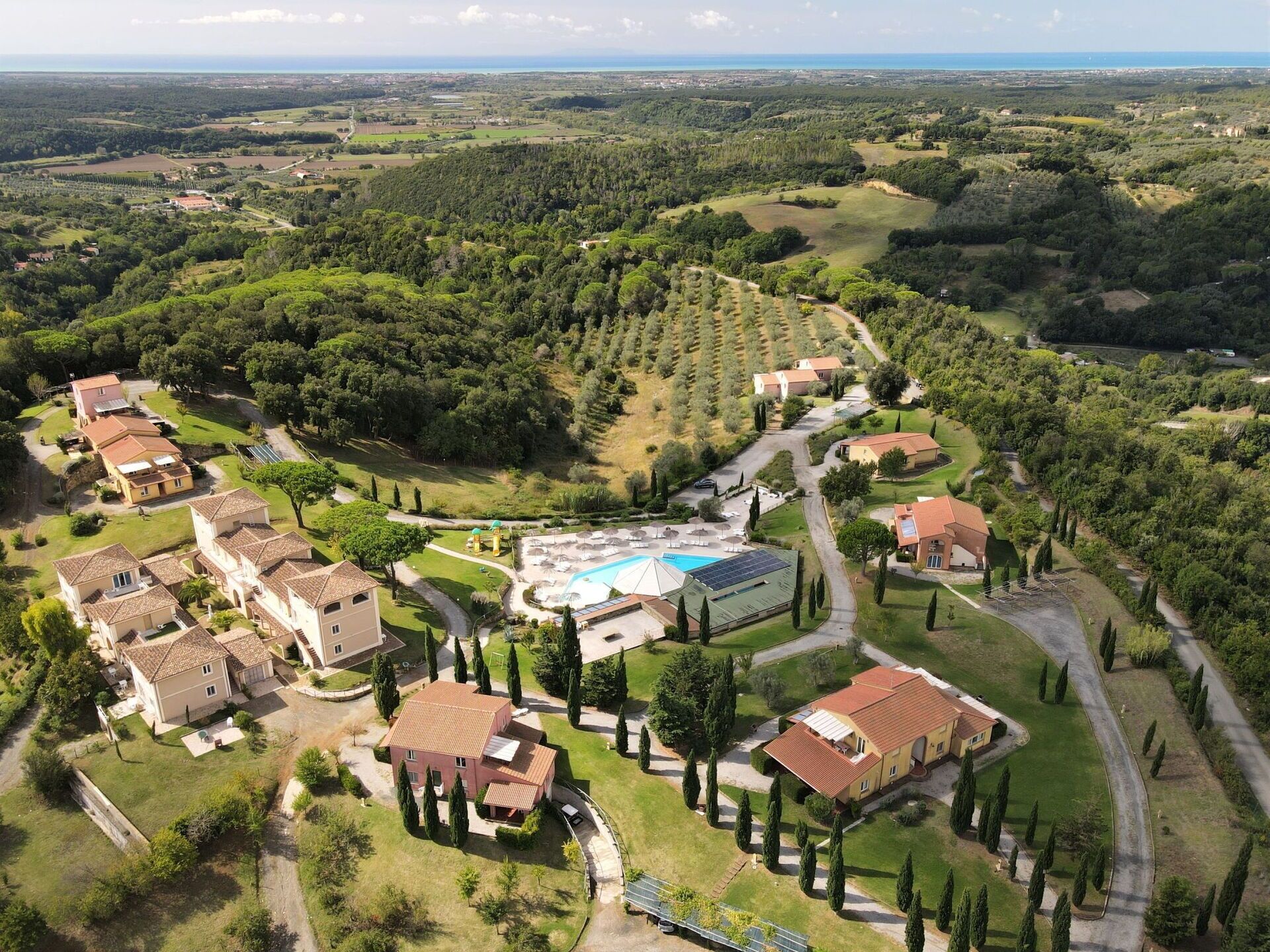 Nice apartment for 6 people with A/C, pool, WIFI, TV and terrace