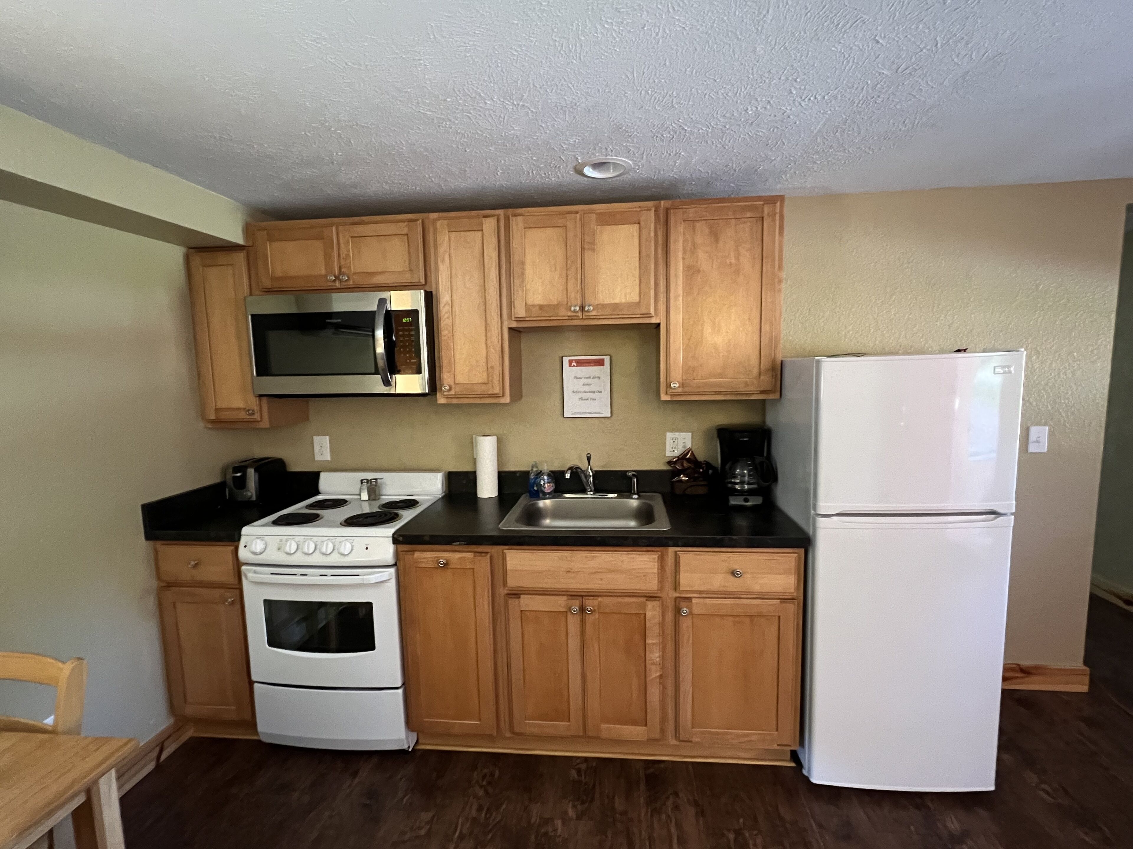 Tahquamenon Suites Lodging - One-Bedroom Suite # 4