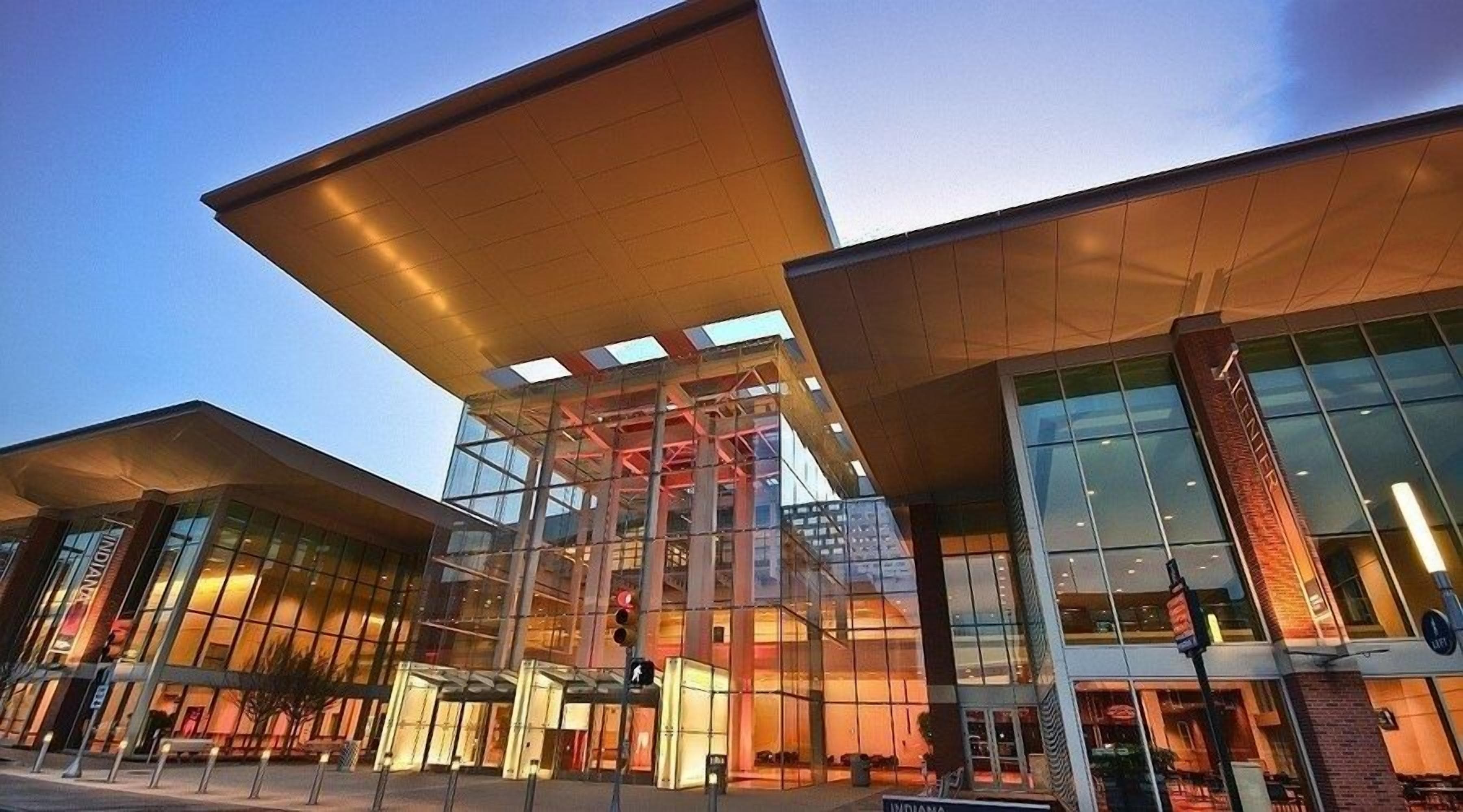 Downtown Indy King Suite Lucas Oil Conv Center Skywalk#1