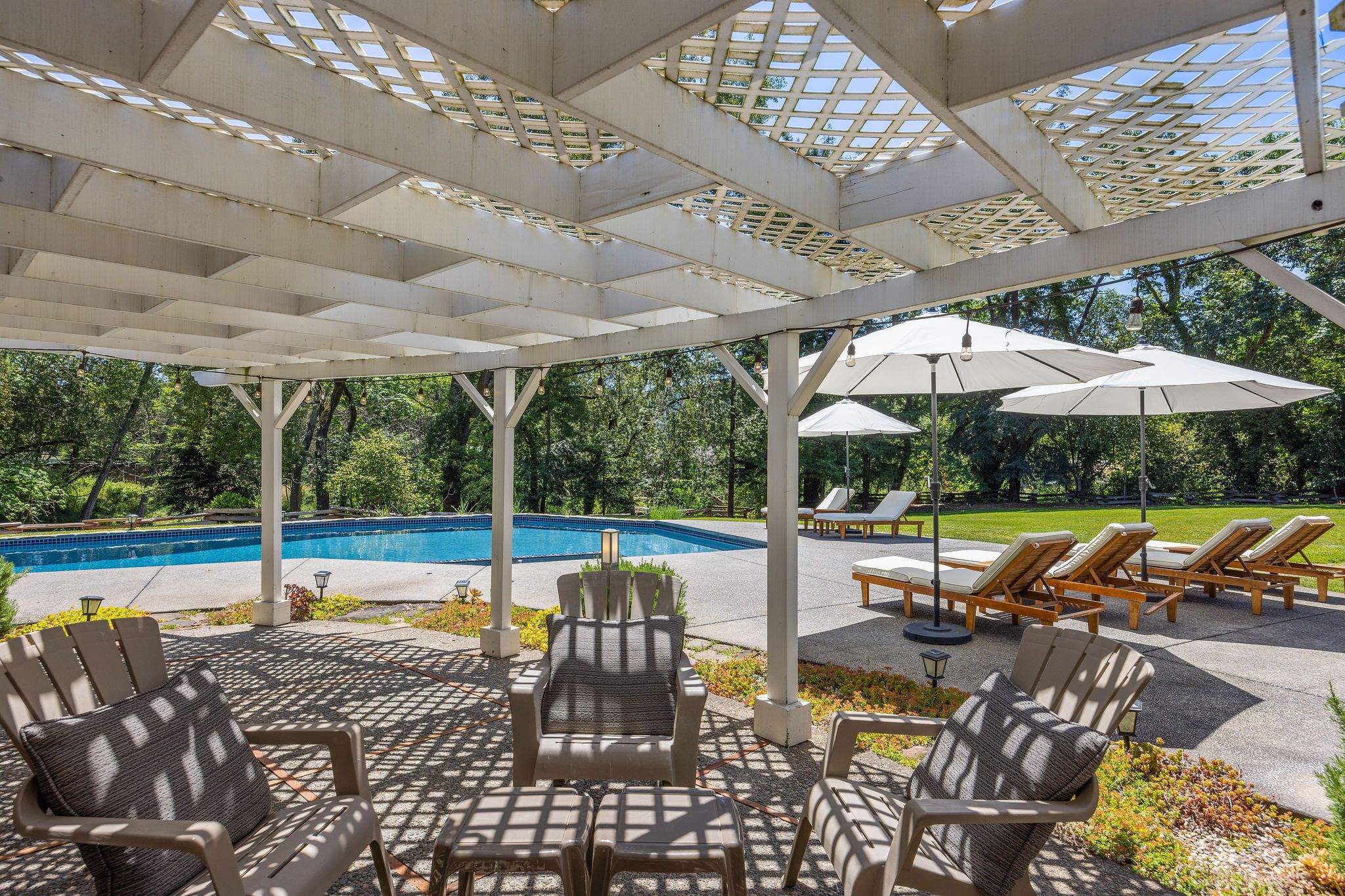 Private Wine Country Oasis On 2 Acres w/ Pool, Spa, Creek & Vineyard 