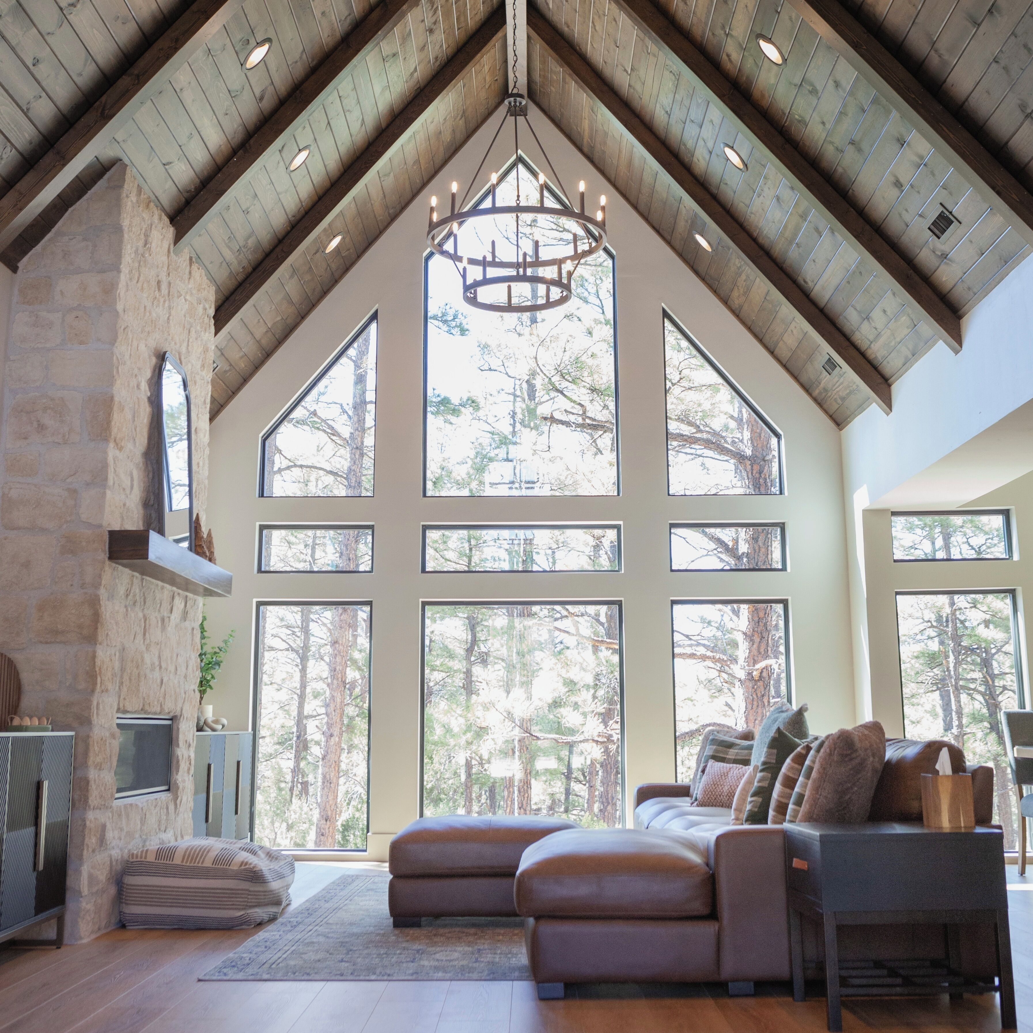 Luxury Group Lodge! Indoor slide + climbing wall, theater, sauna, 4 King suites!