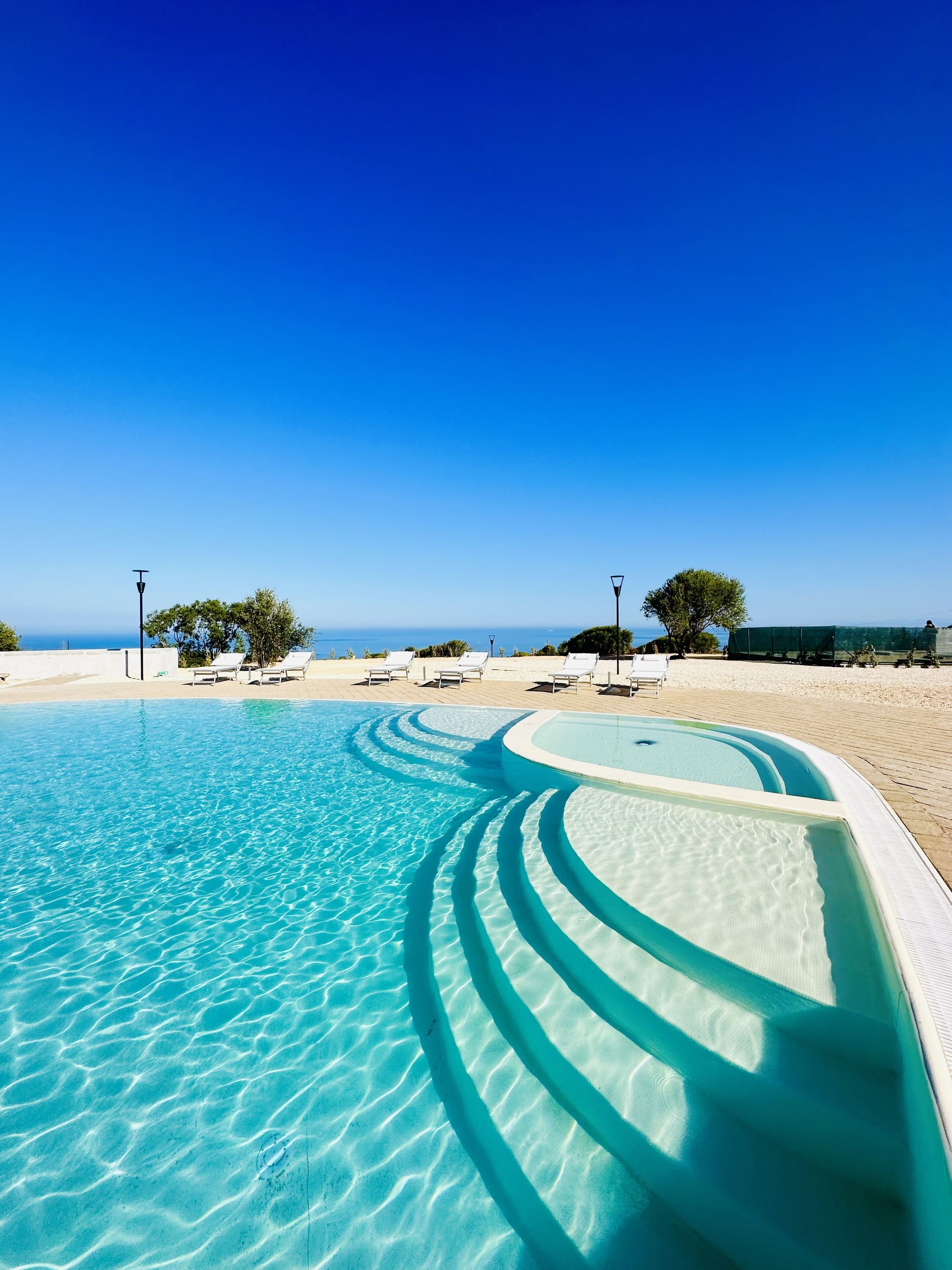 Residence with pool in Isola Rossa