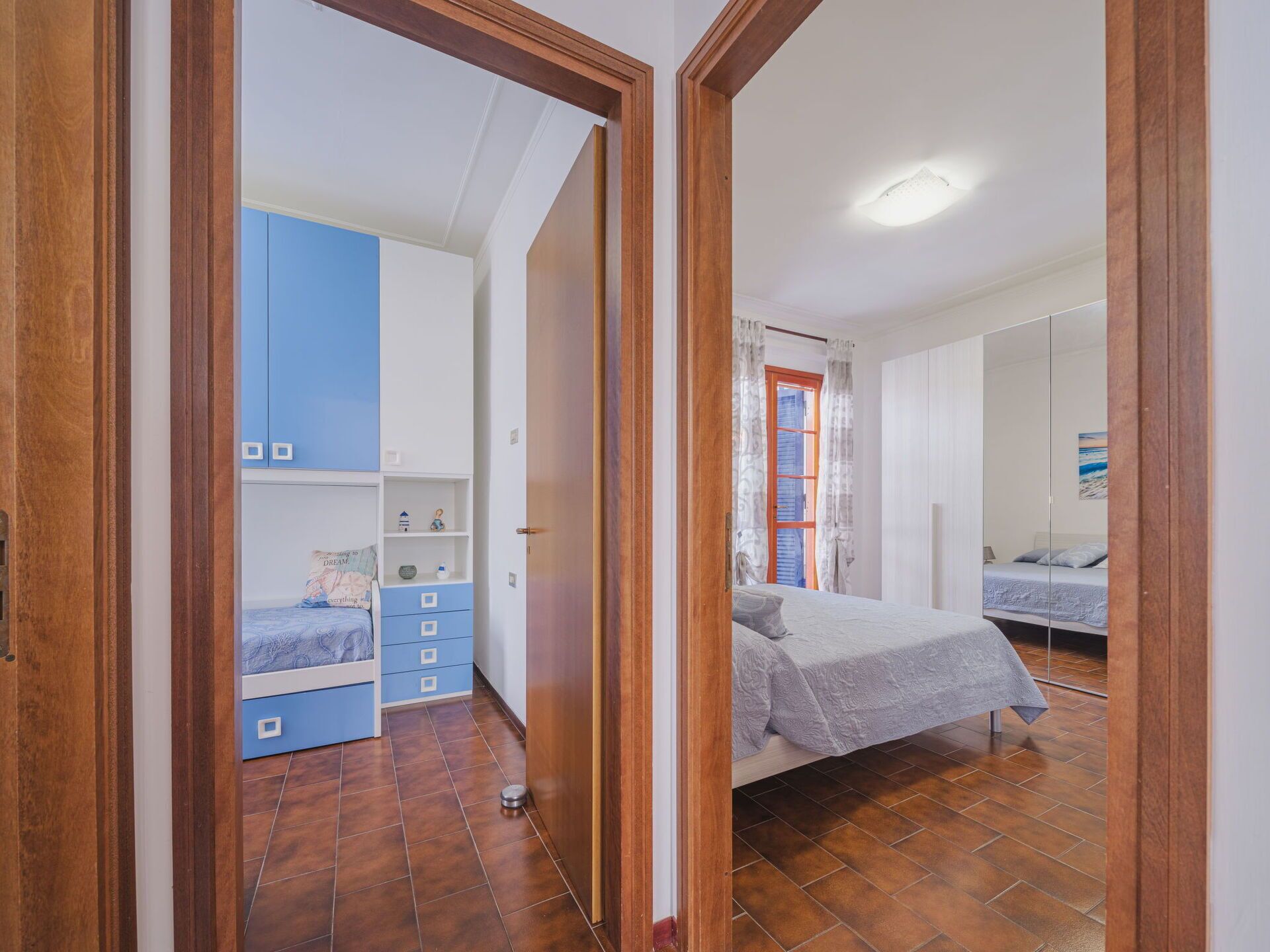 Cosy apartment for 4 guests with A/C, WIFI, TV, patio, pets allowed and parking