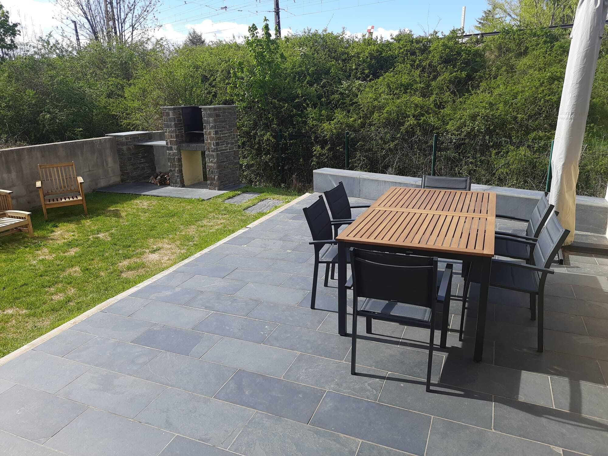 Magnifica Casa Esquinera CON Jardin Y Espectaculares Vistas A LA Montaña