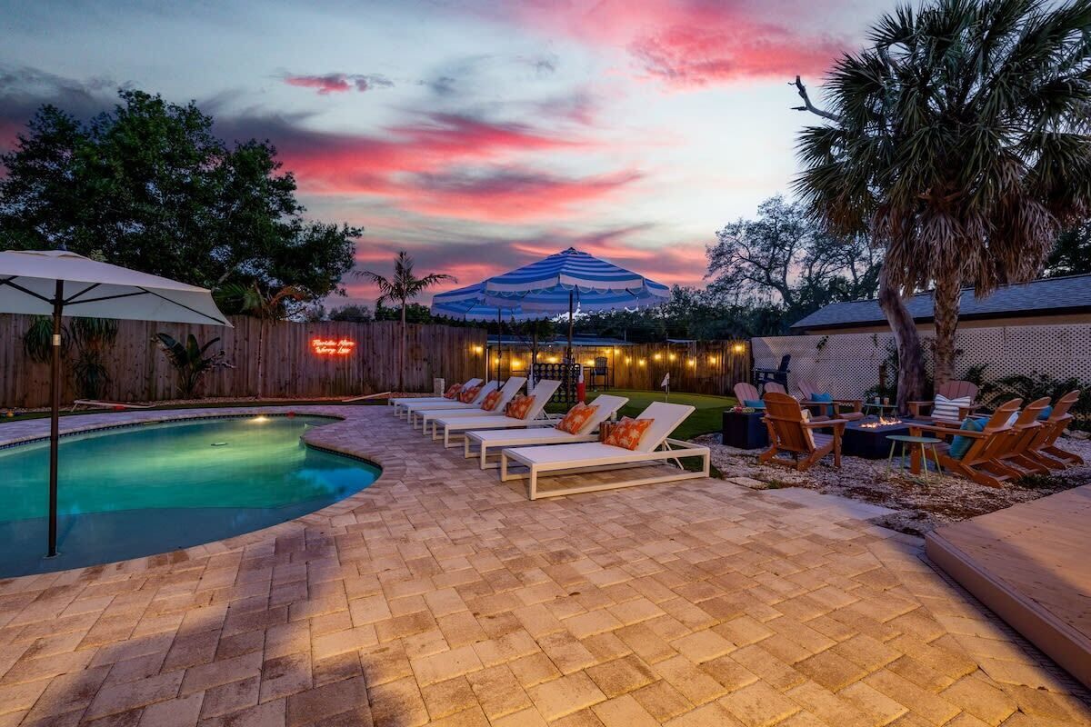 Resort Yard! Mini Golf ~ Heated Pool~Fire Pit