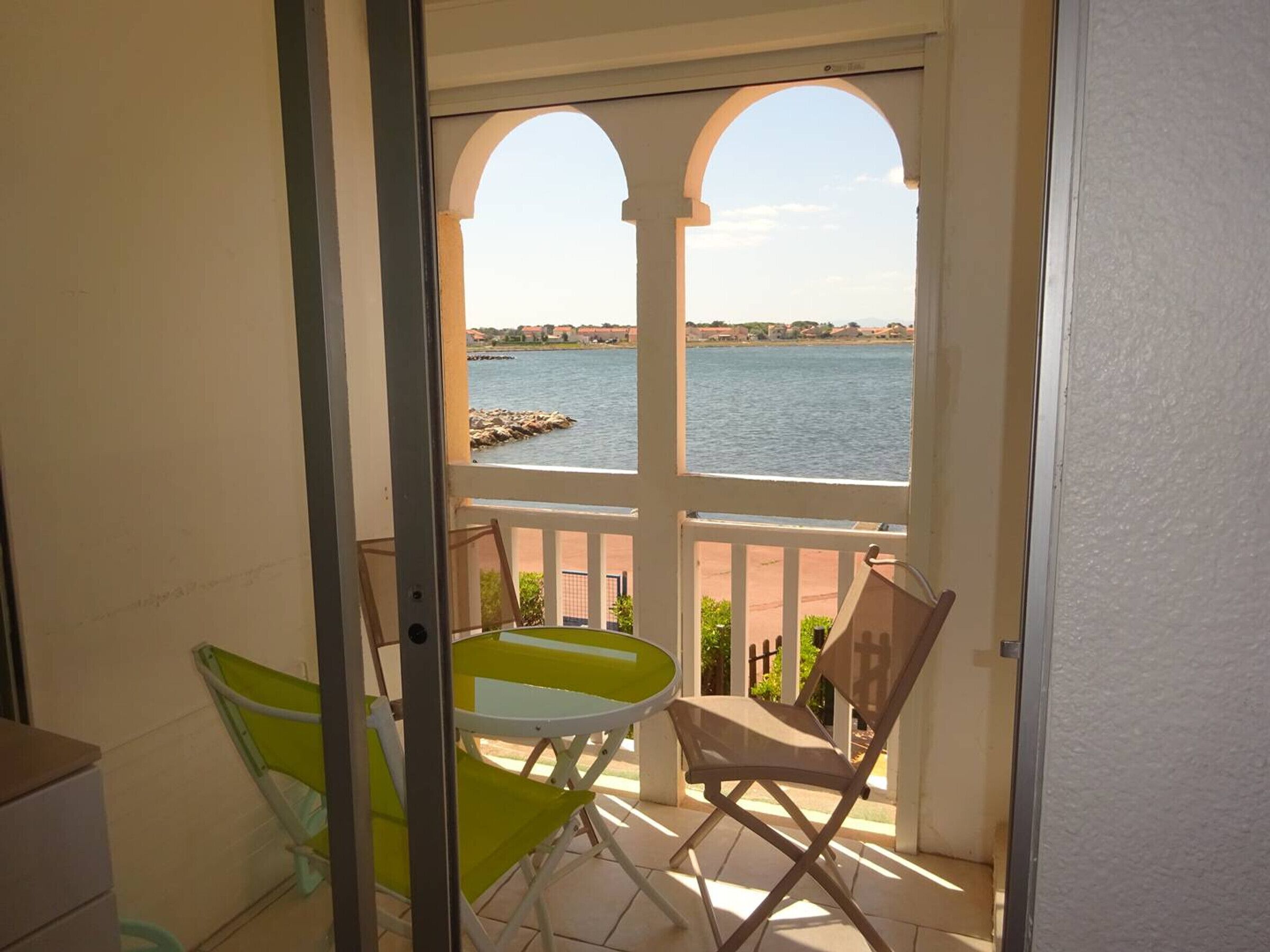 Studio Cabin with Pool, Parking and Close to Shops in Barcarès