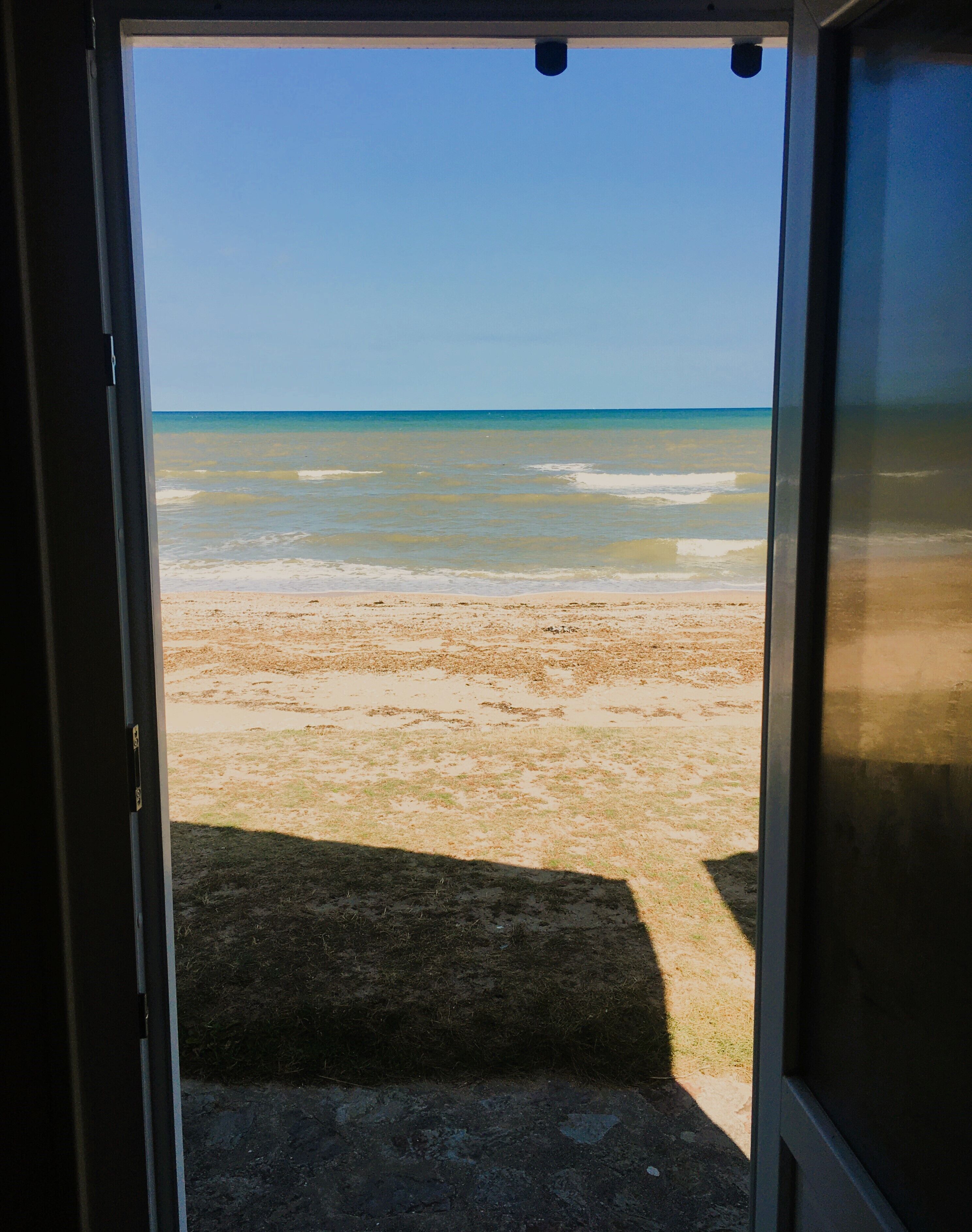 La mer Devant la Porte