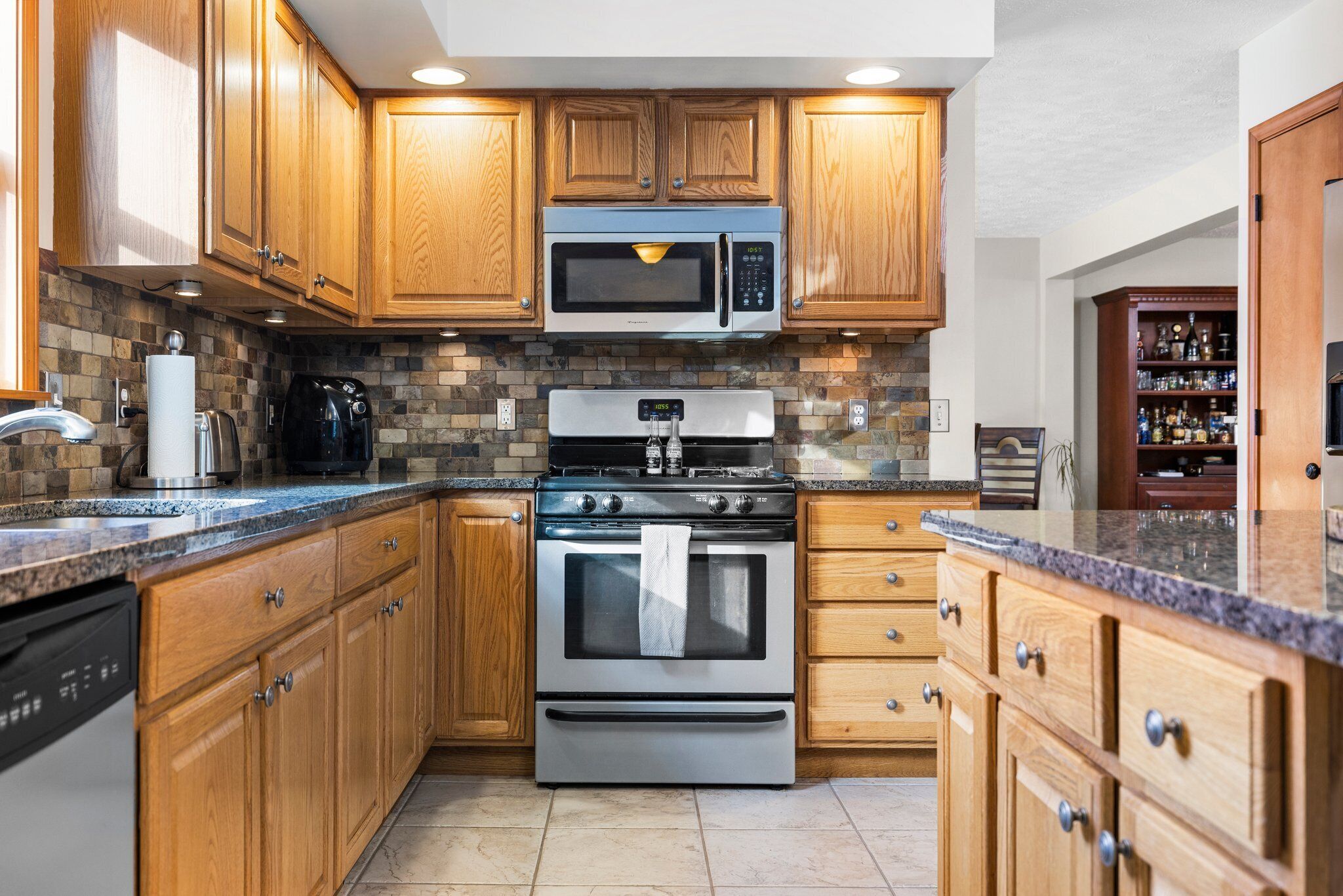 New Listing! Spacious Williamsburg Home- 9 min to Flintfield's Equestrian Park