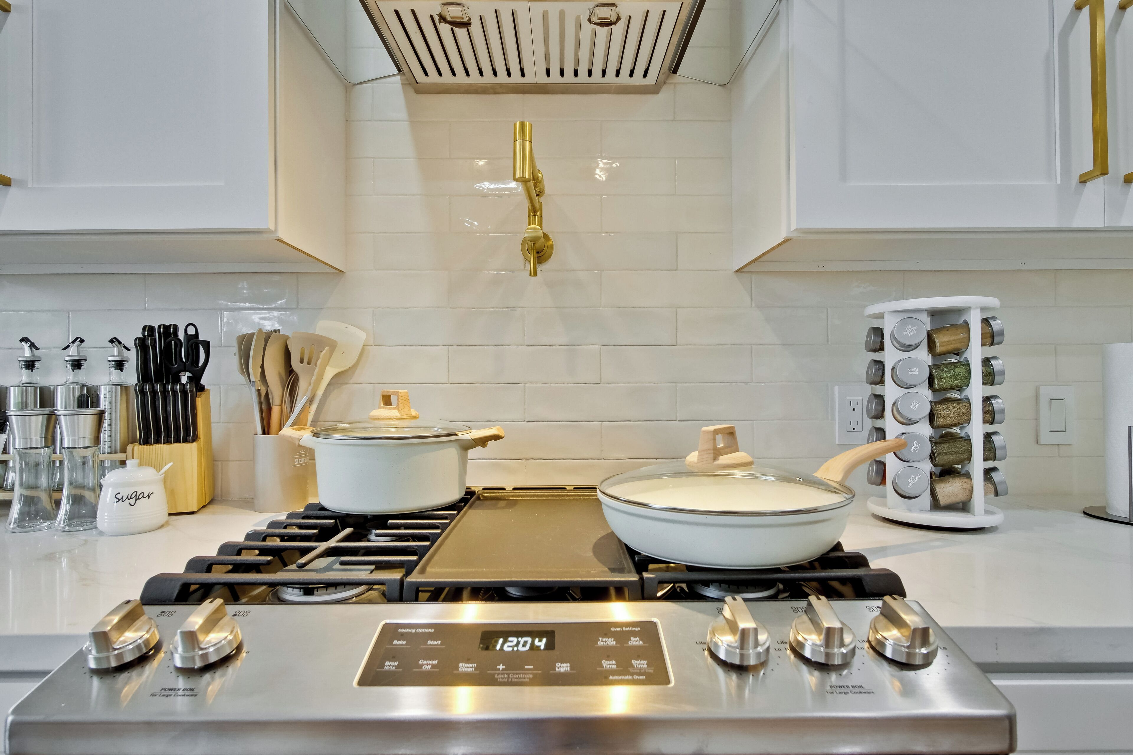 30% OFF / Easy Parking / Mins to SF / Lovely Backyard / Skyline View / Hottub