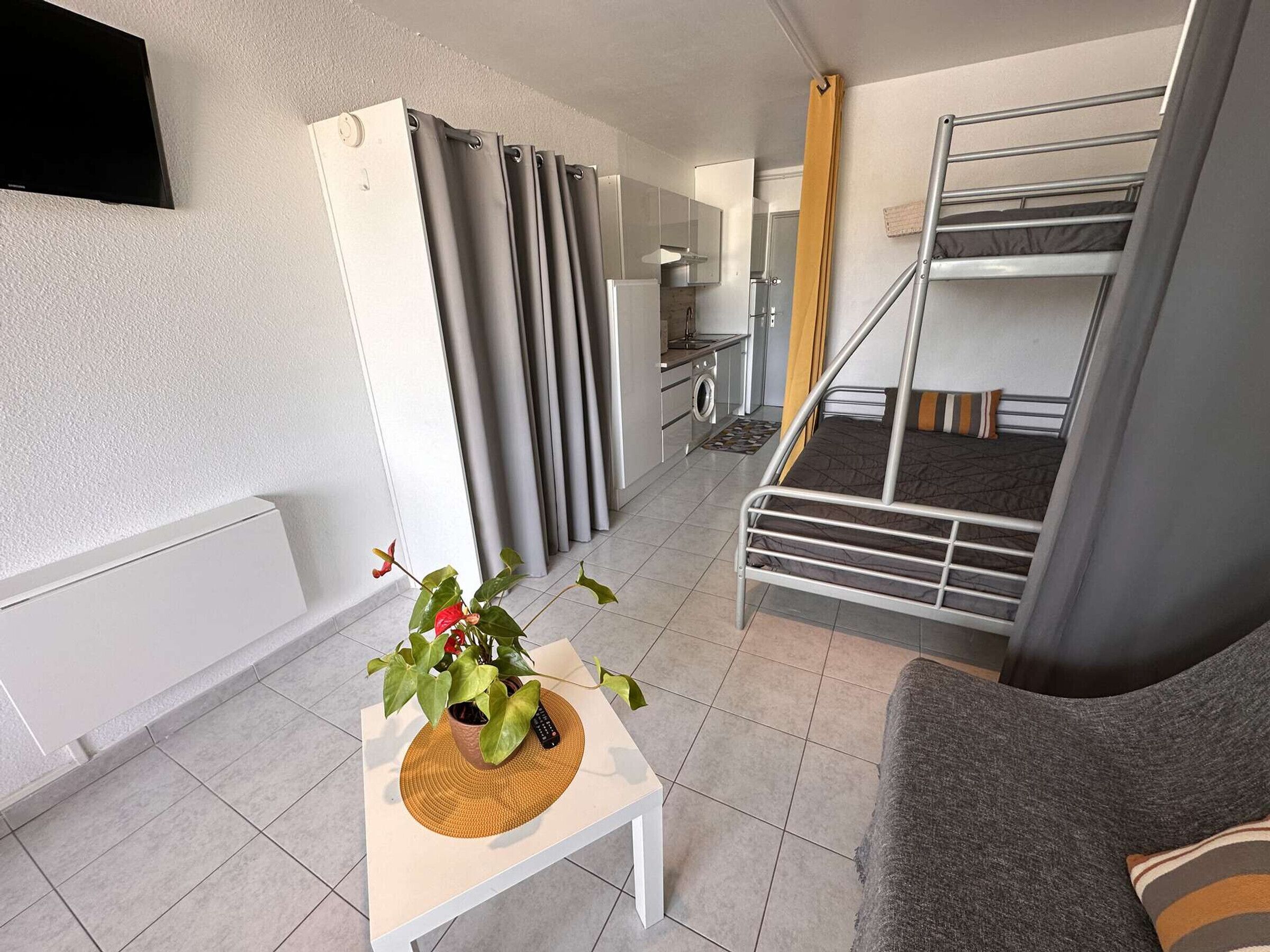 Charming Studio for 4 with Pool, Terrace, and Parking - 200m from Beach