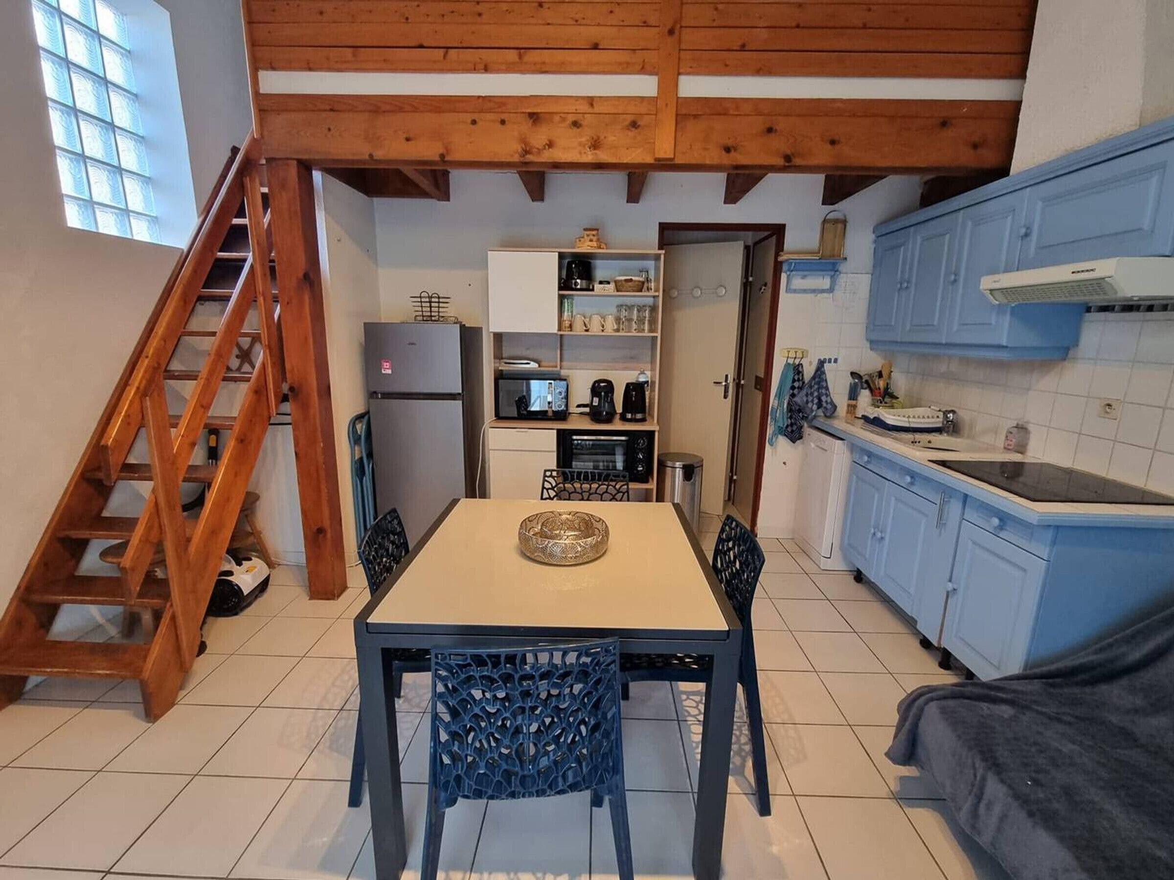 Cozy T3 Villa with Pool, Terrace, and Private Parking Near Beach and Shops