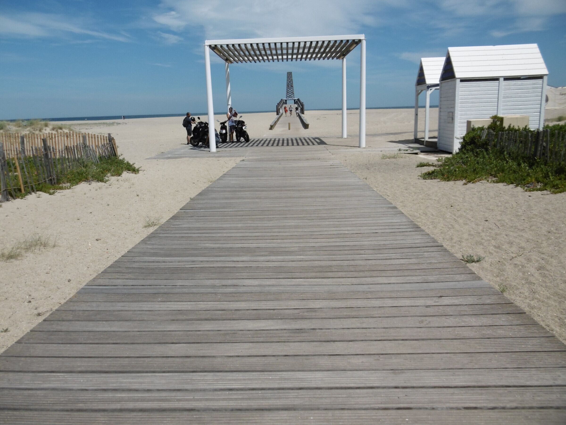 Charming Villa by Leucate Lake: 3BR, Terrace, Parking, Pets Allowed, Sleeps 6