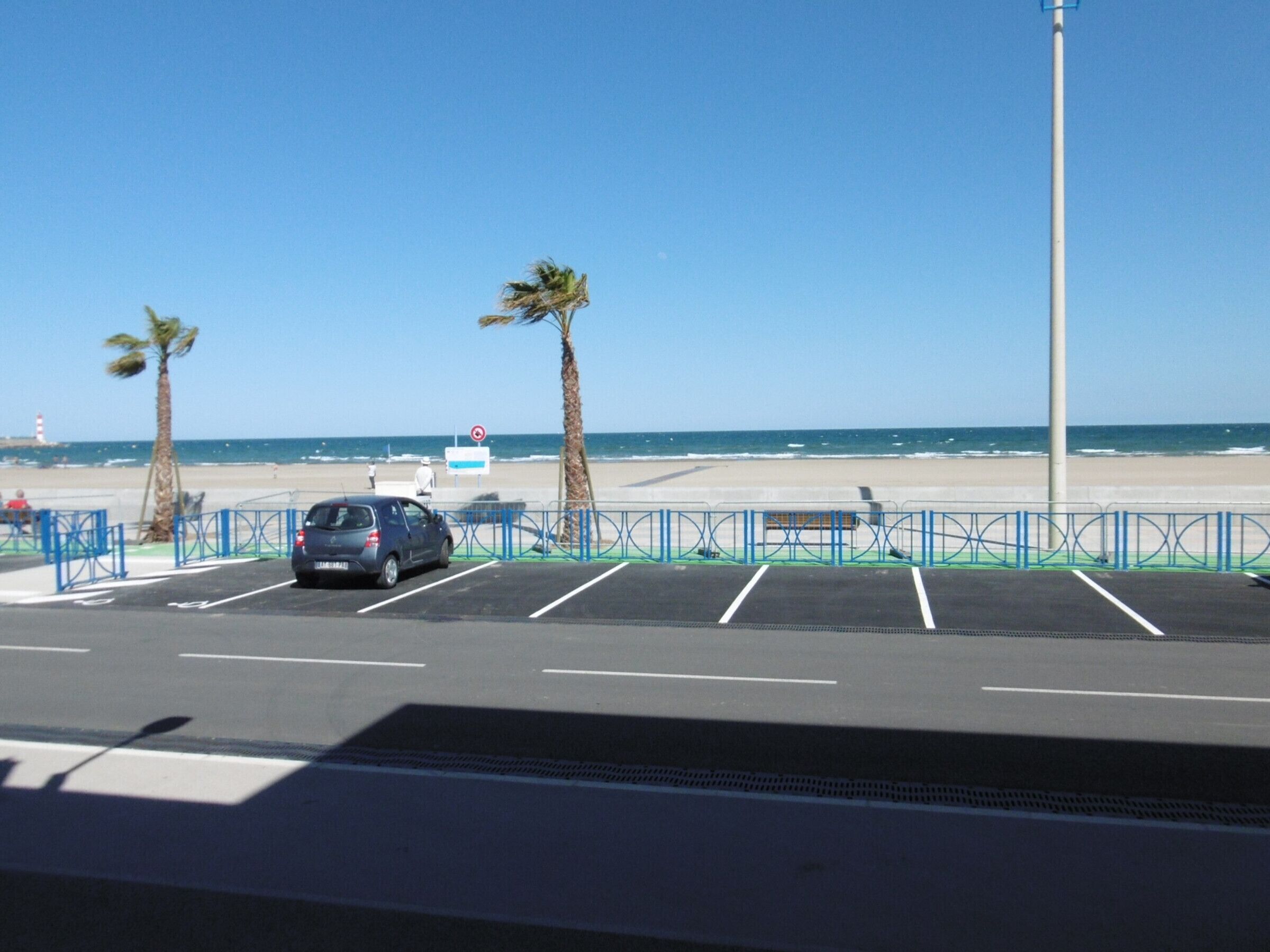 Seafront T2 for 4 people, ground floor with Parking