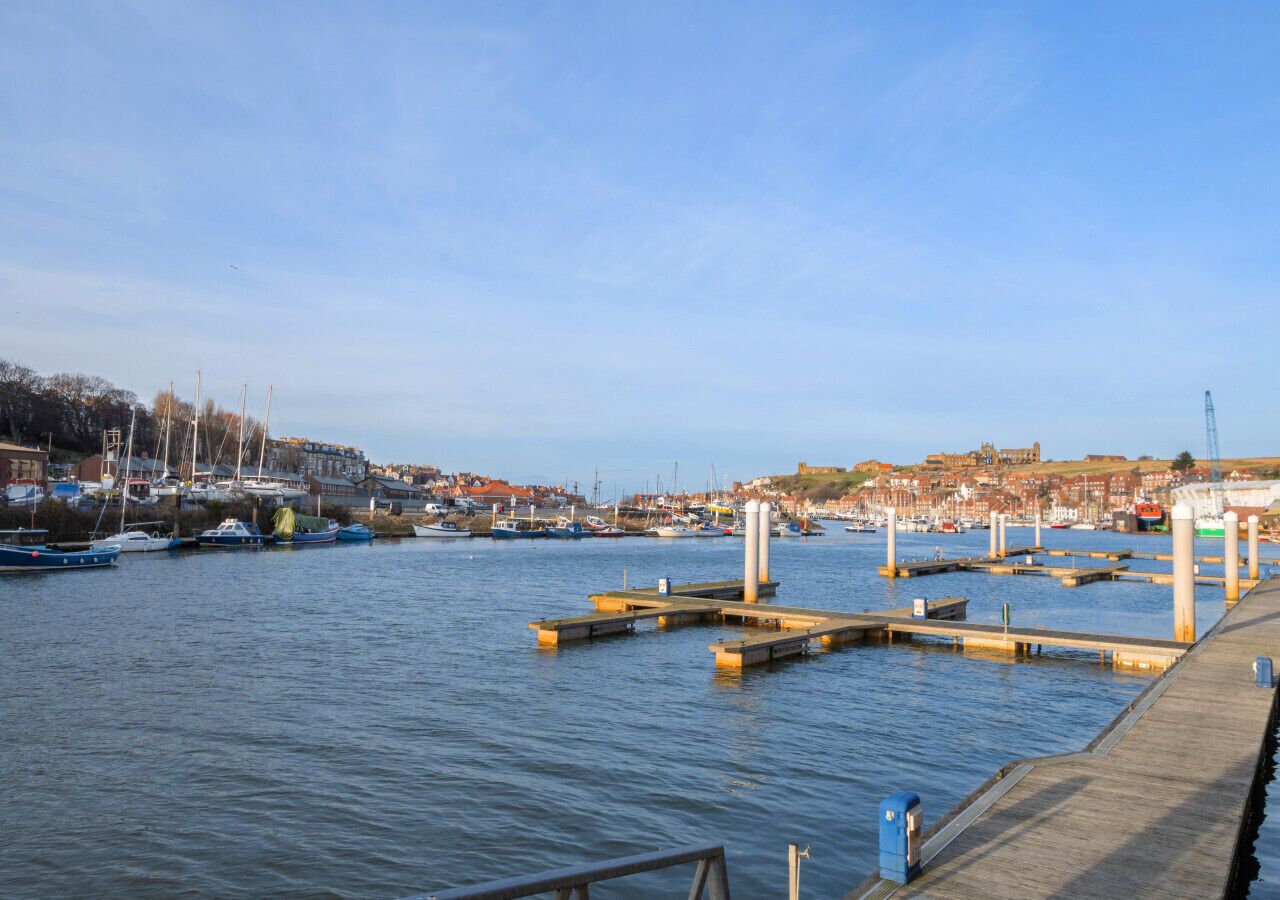 Swanning Off - Two Bedroom Apartment, Sleeps 4