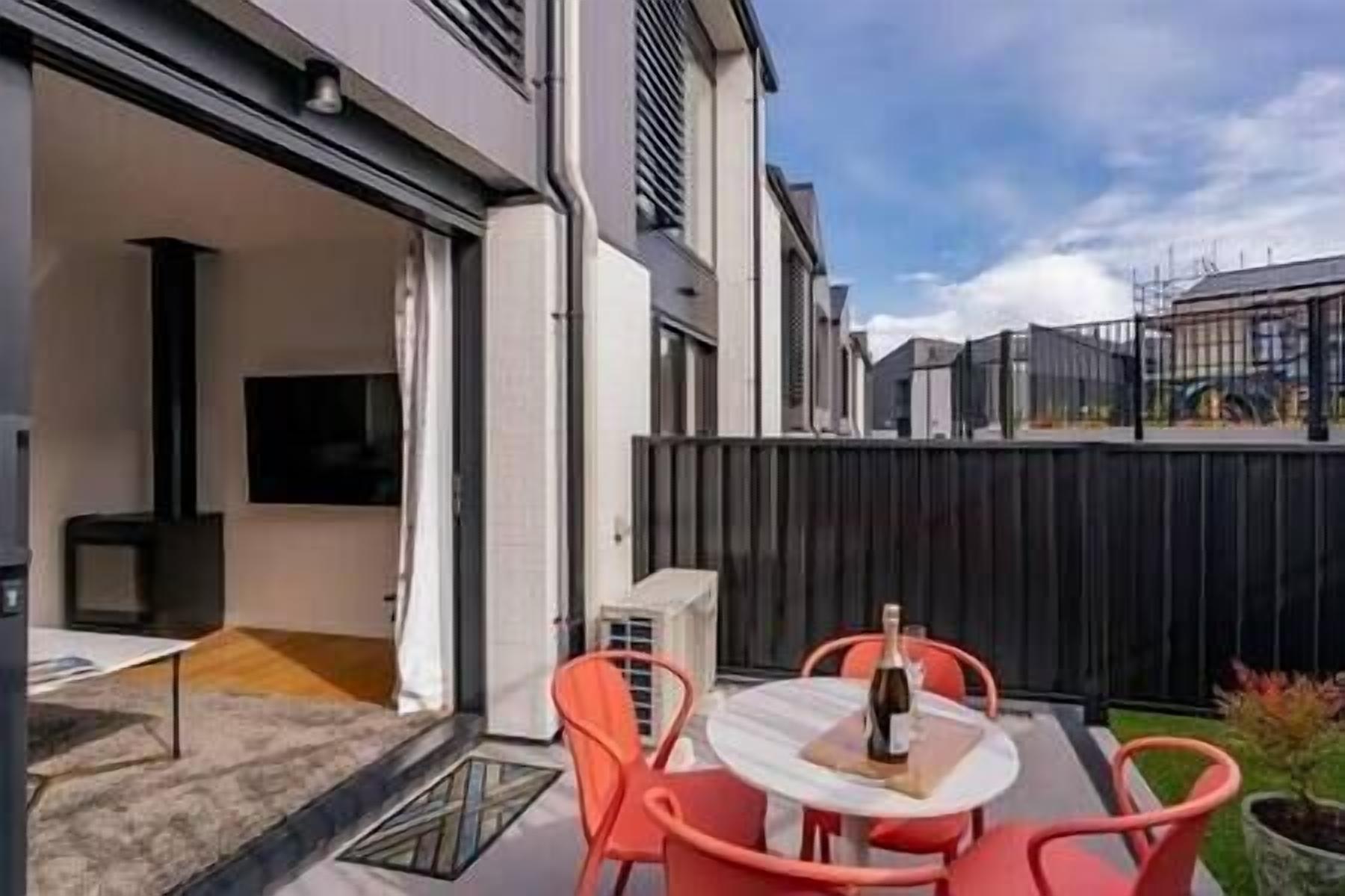 Explore Wanaka - Mountain Views, Riverside Locale