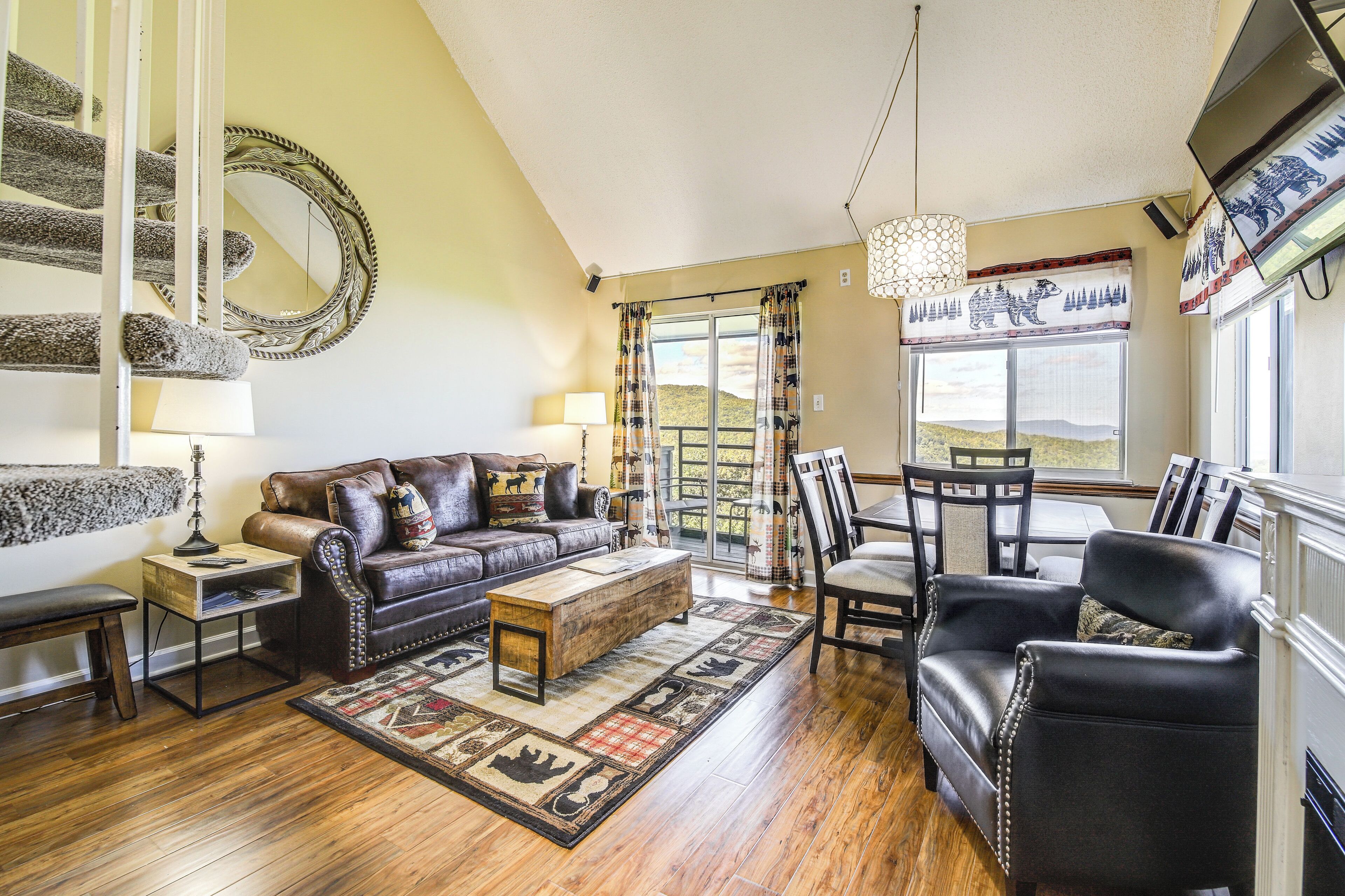 2 Mi to Ober Mountain: Gatlinburg Condo w/ Balcony