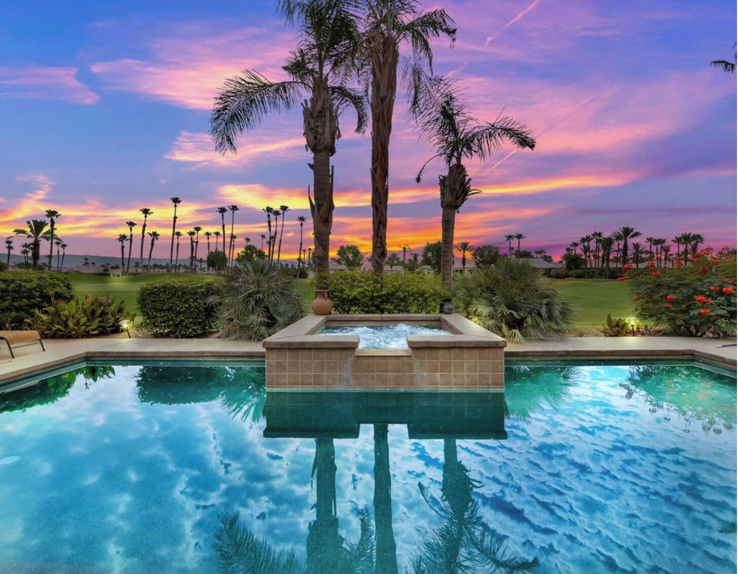 Luxe 4-bedroom house in beautiful La Quinta pool, fitness/game room, golf views