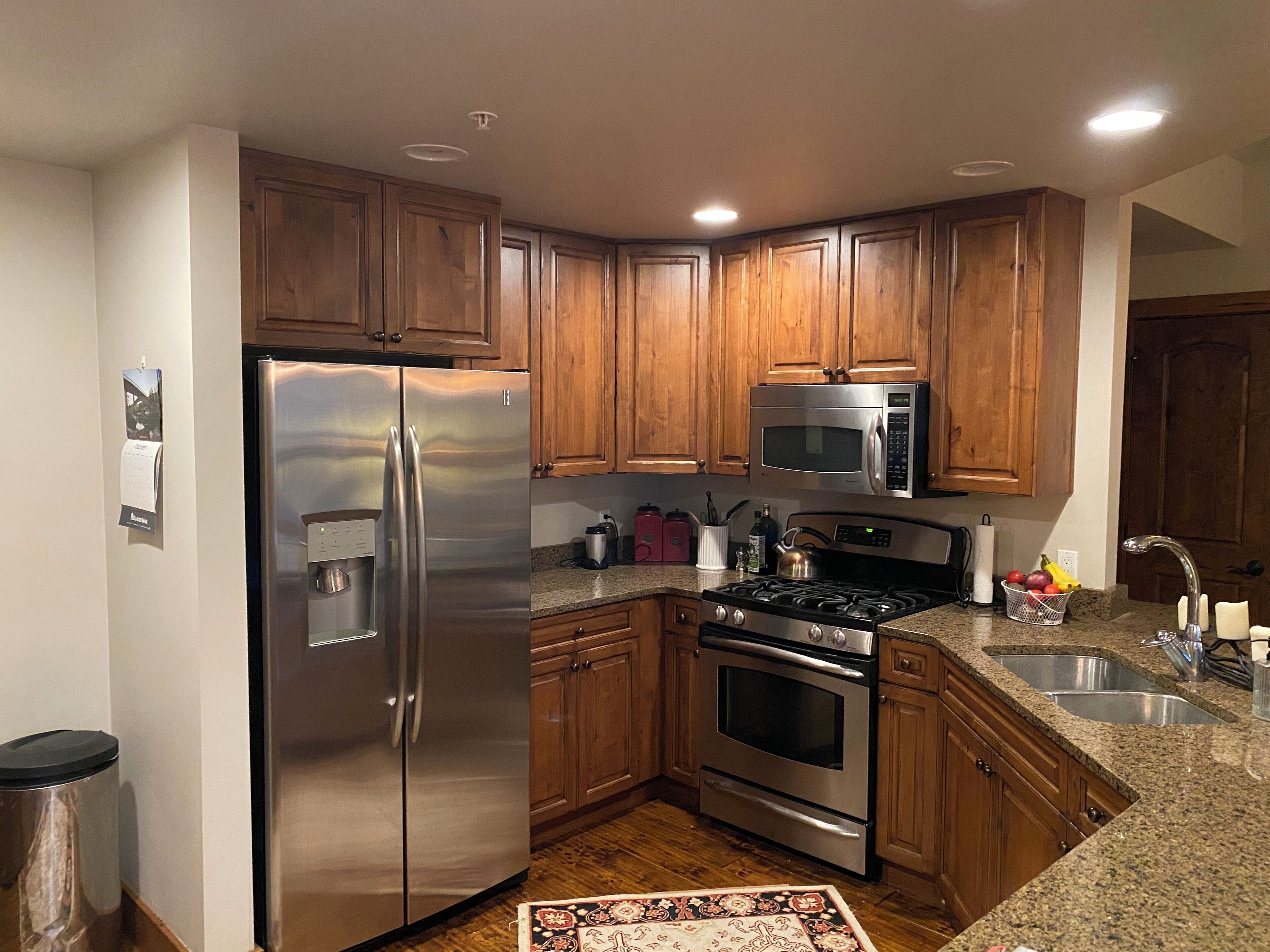 Adventure & Ease 2BR condo with mountain views, gas fireplace, deck, hot tub