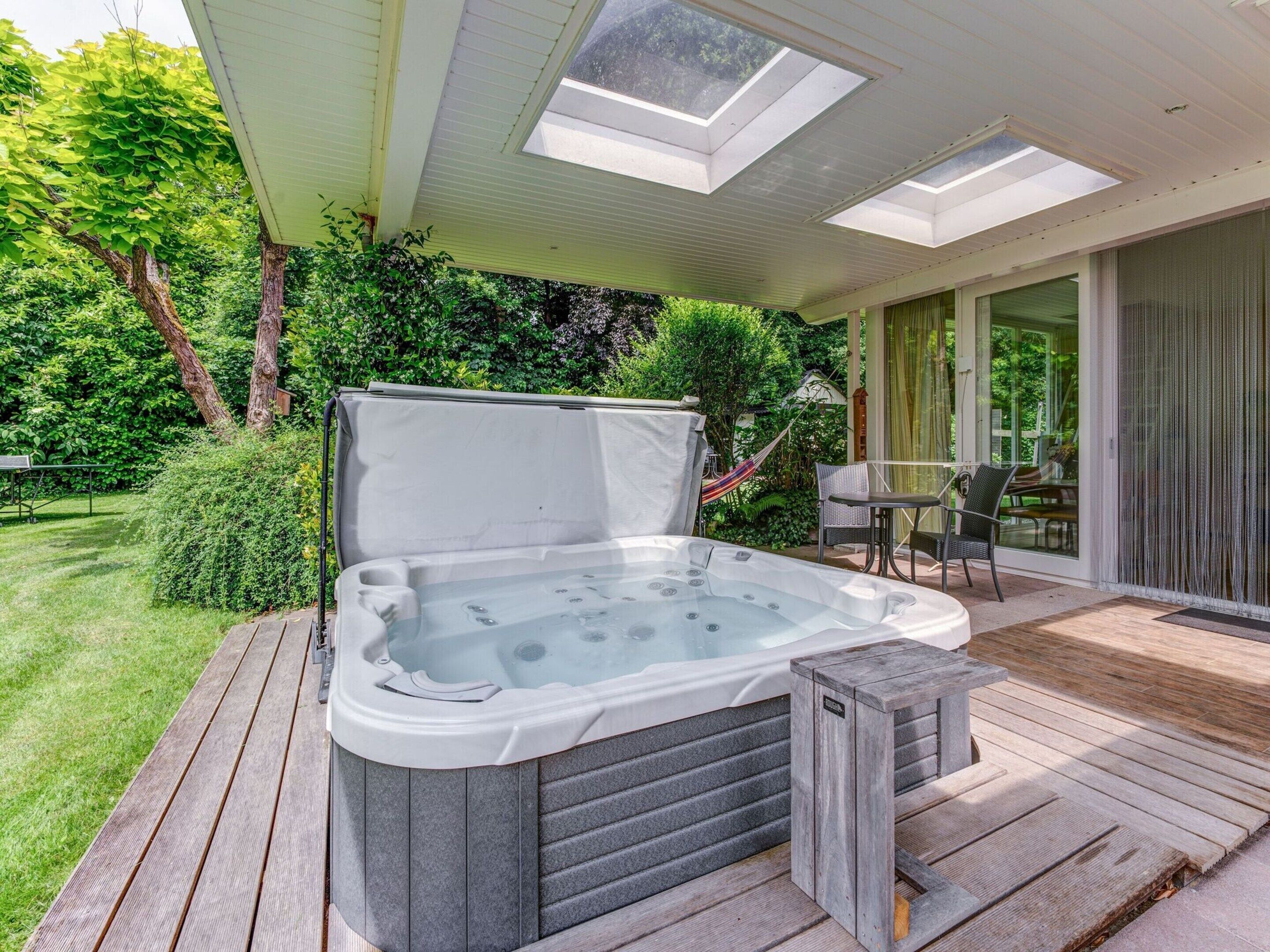 Picturesque Holiday Home in Oldenzaal With Jacuzzi