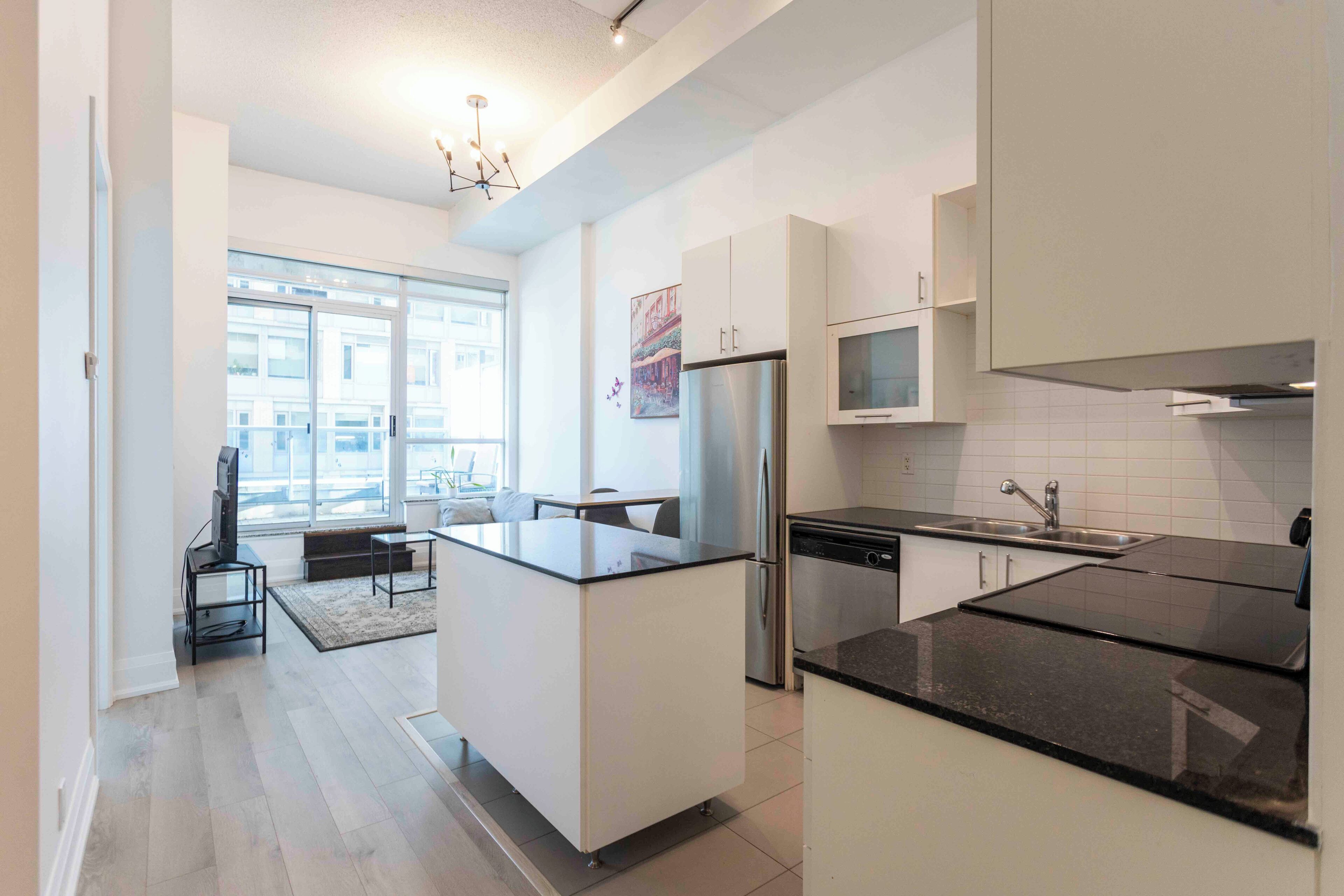 City life-Style luxurious Executive Condos Short Stays. Toronto G.T.A. Canada.