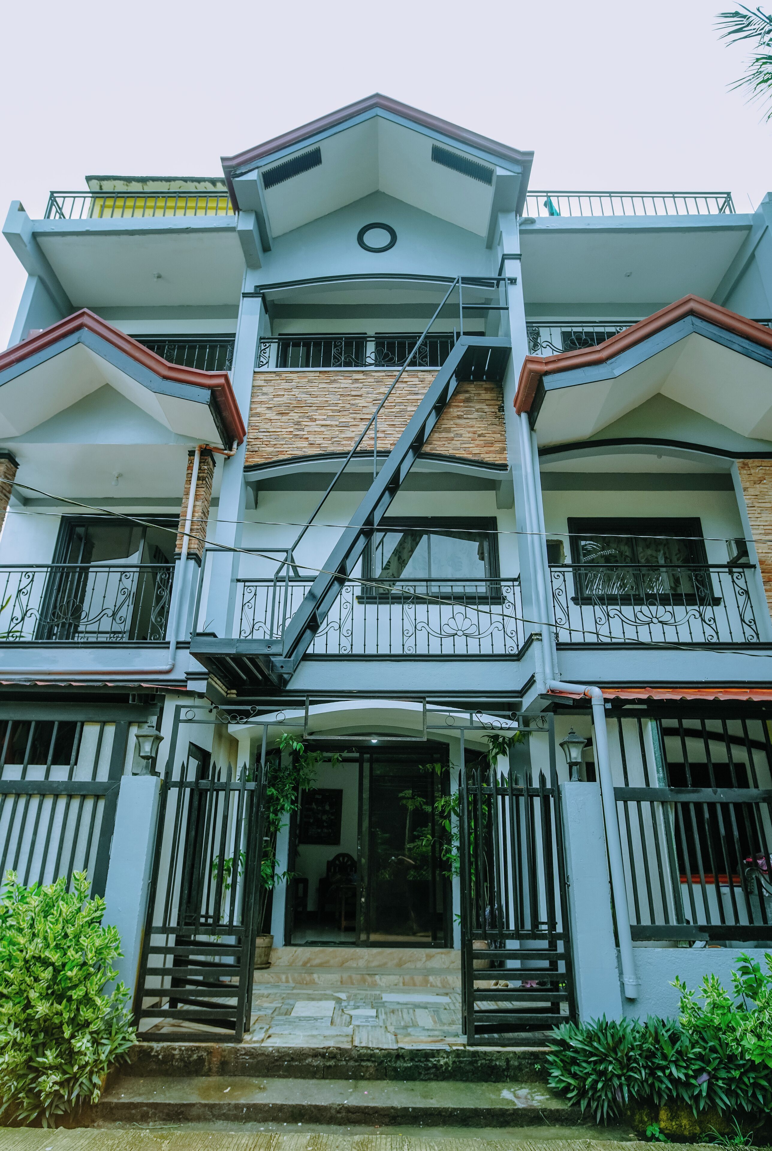 Hymn's Tourist Inn