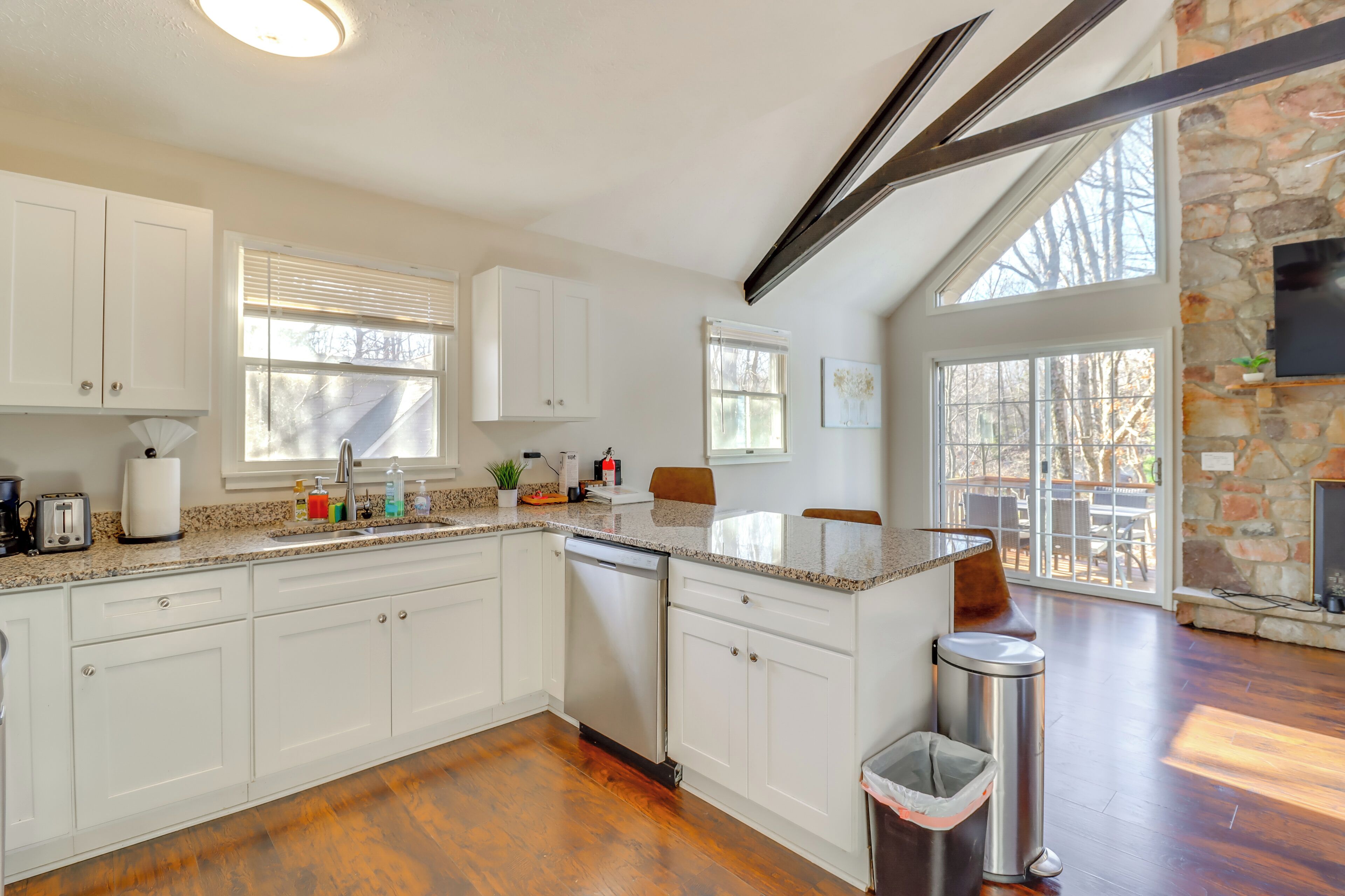 Ski, Hike & More: Poconos Home w/ Hot Tub