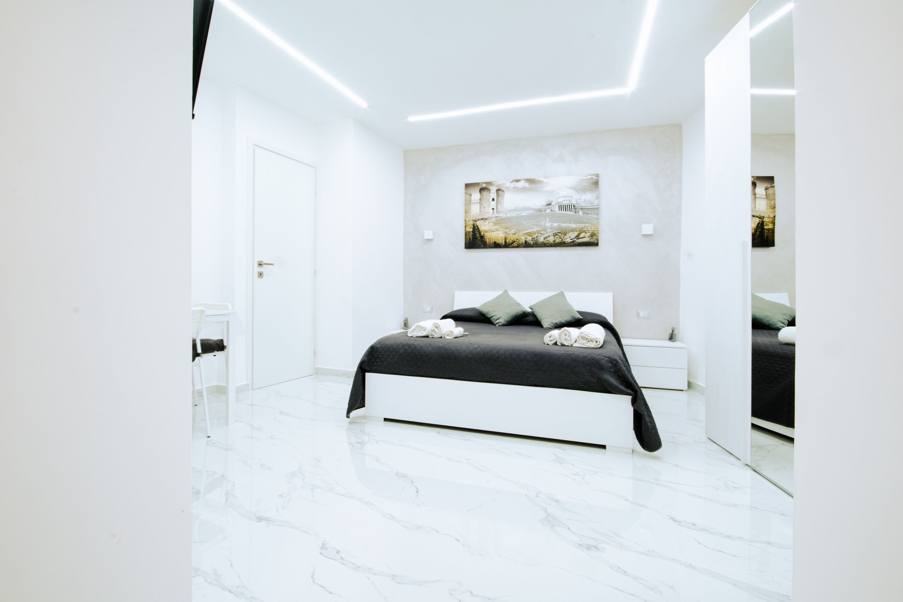 Modern apartment in historic center Naples
