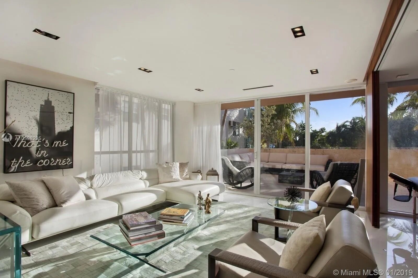 South Beach-South of Fifth- Luxurious Condo with Large Terrace Facing the Ocean