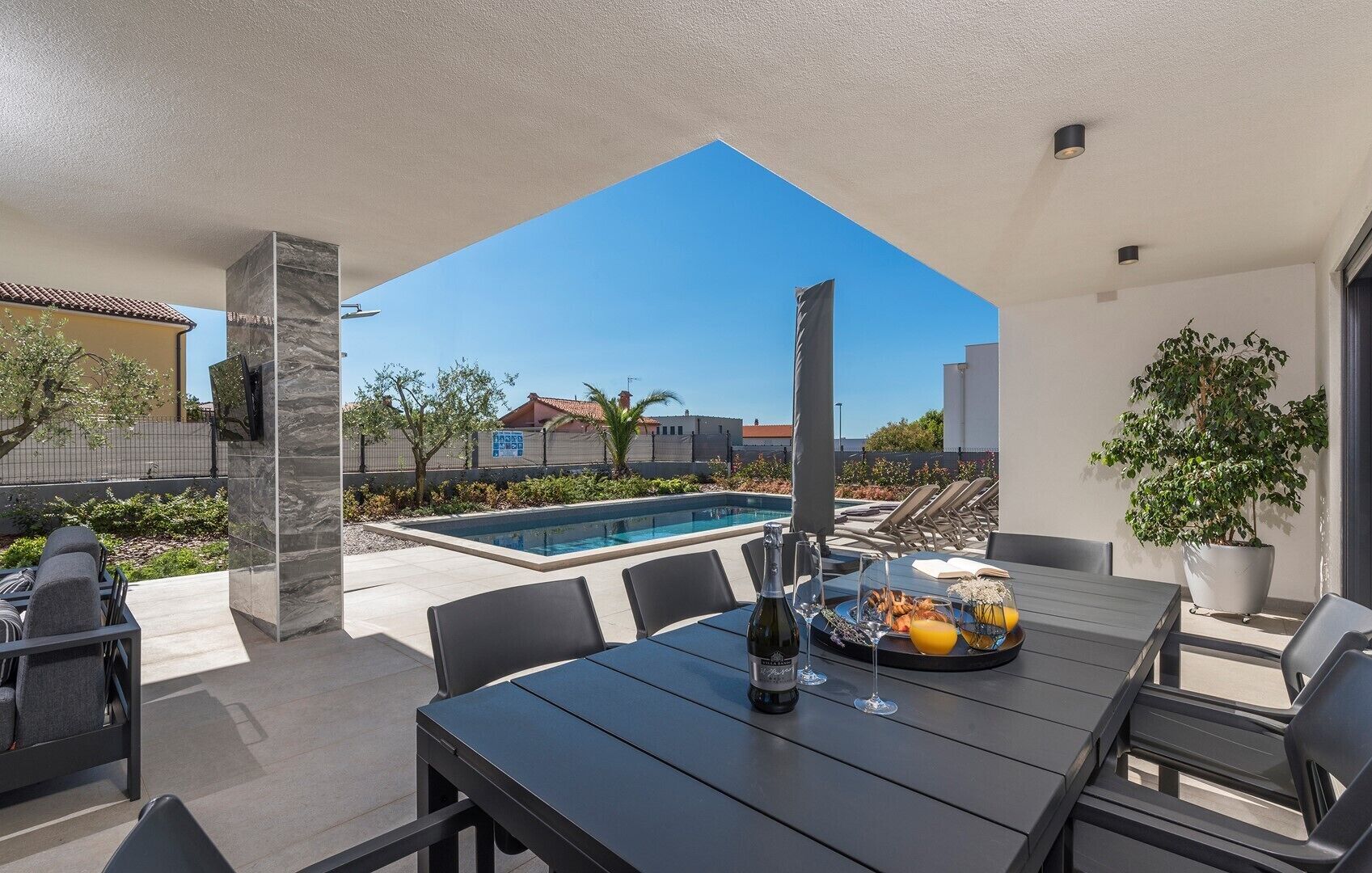 Modern Villa with Jacuzzi, Heated Pool, and Sea View Near Novigrad