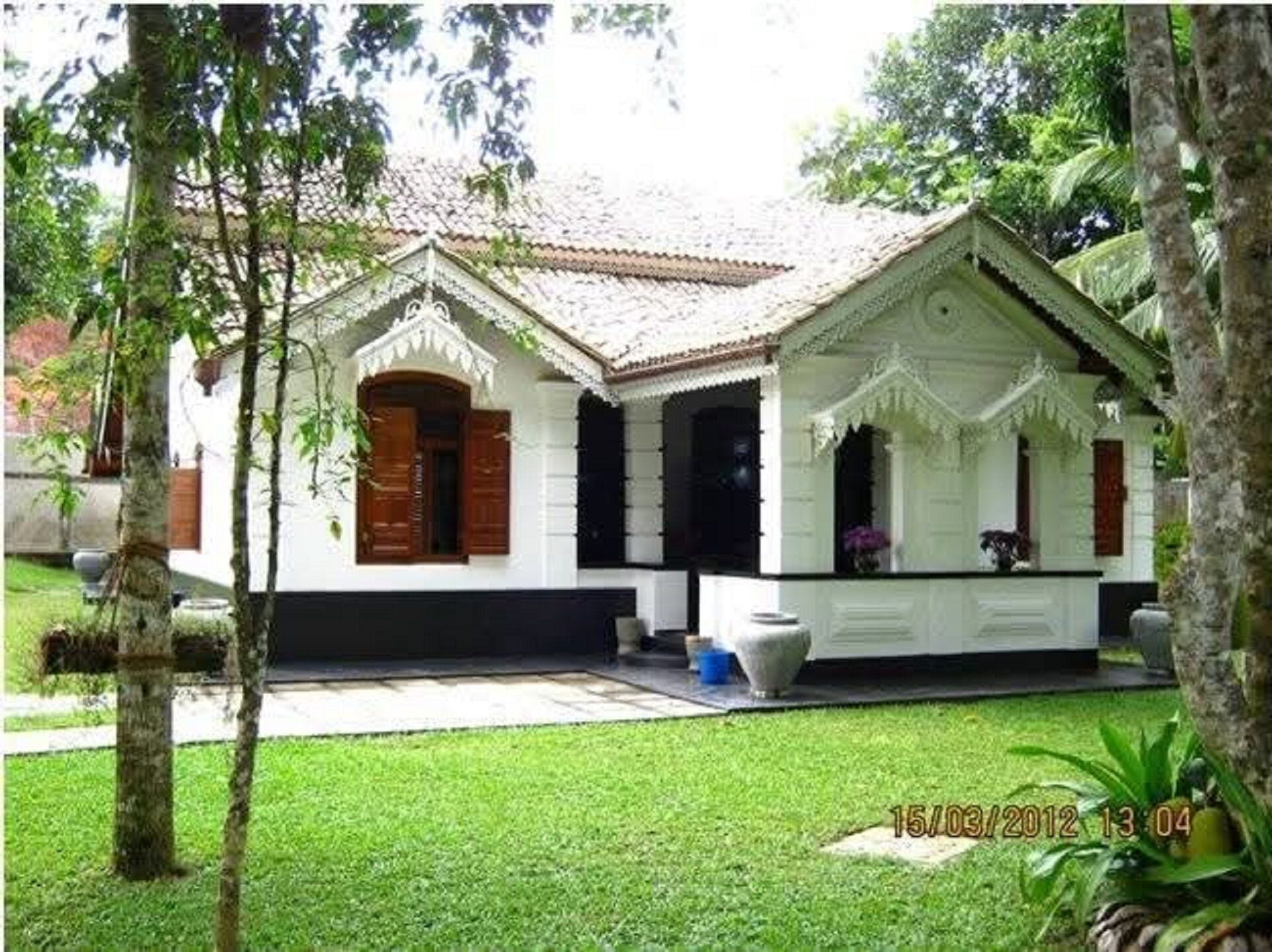 Privet Colonial bungalow