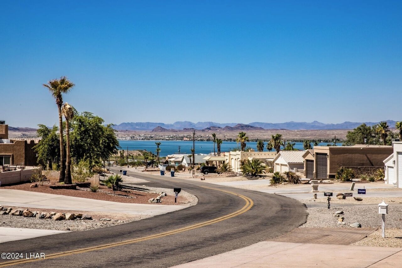Charming 2-bedroom house with AC, WiFi in delightful Lake Havasu City