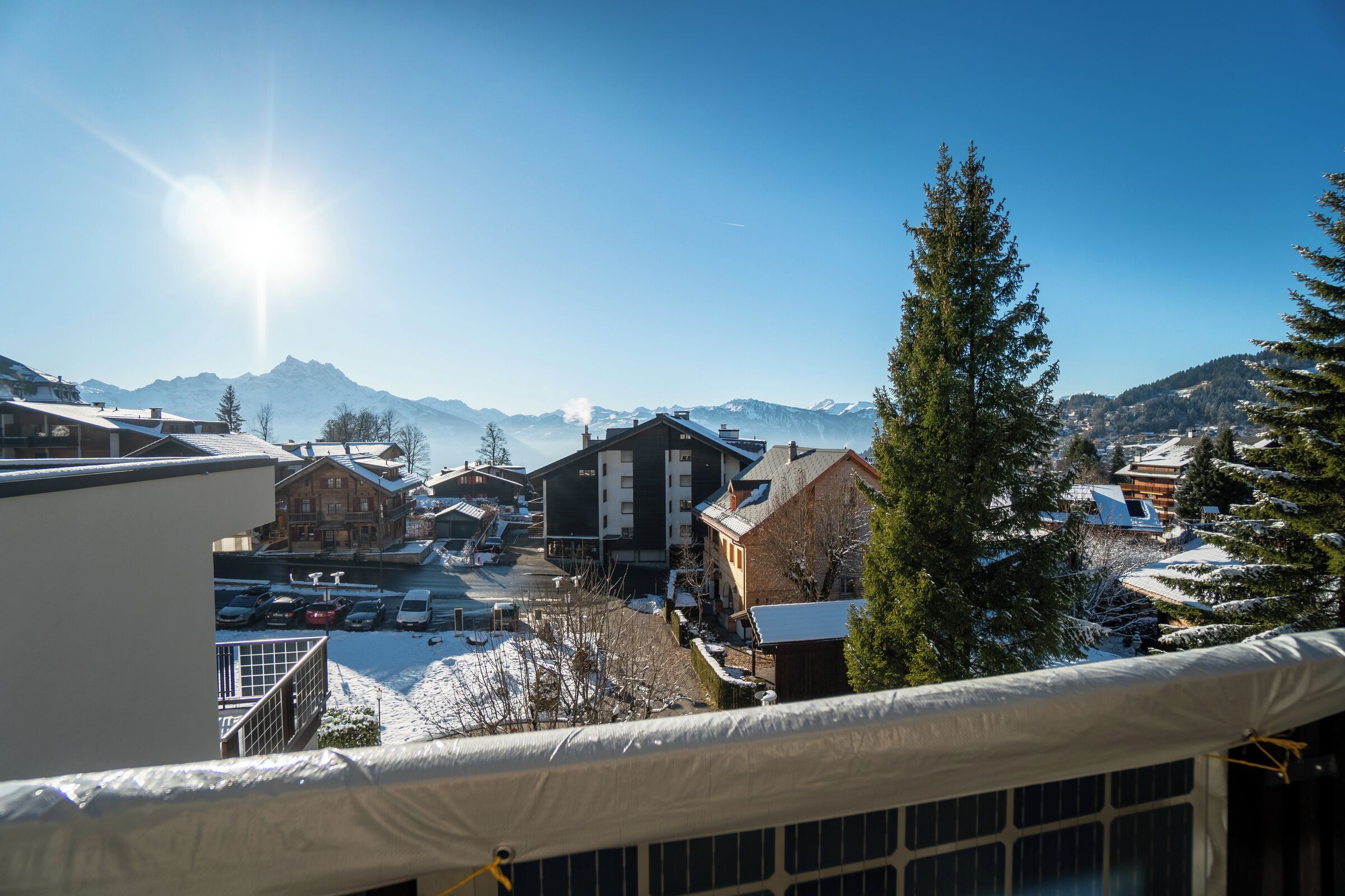 The apartment is ideally located a few meters from the center of the resort of Villars, just above t