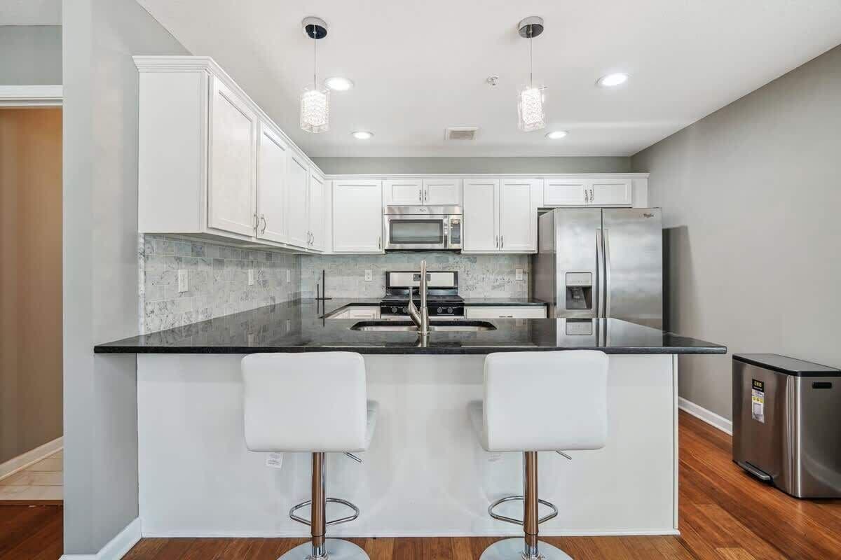 Elegant 1BR/1.5BA Room in Shared Home w/ Walk-in Closet & Rooftop