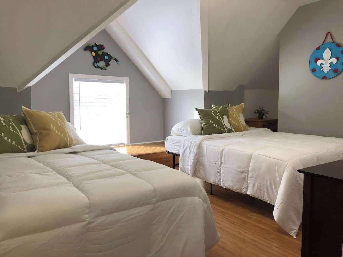 Highlands Hidden Gem 4BR apt w/ free parking