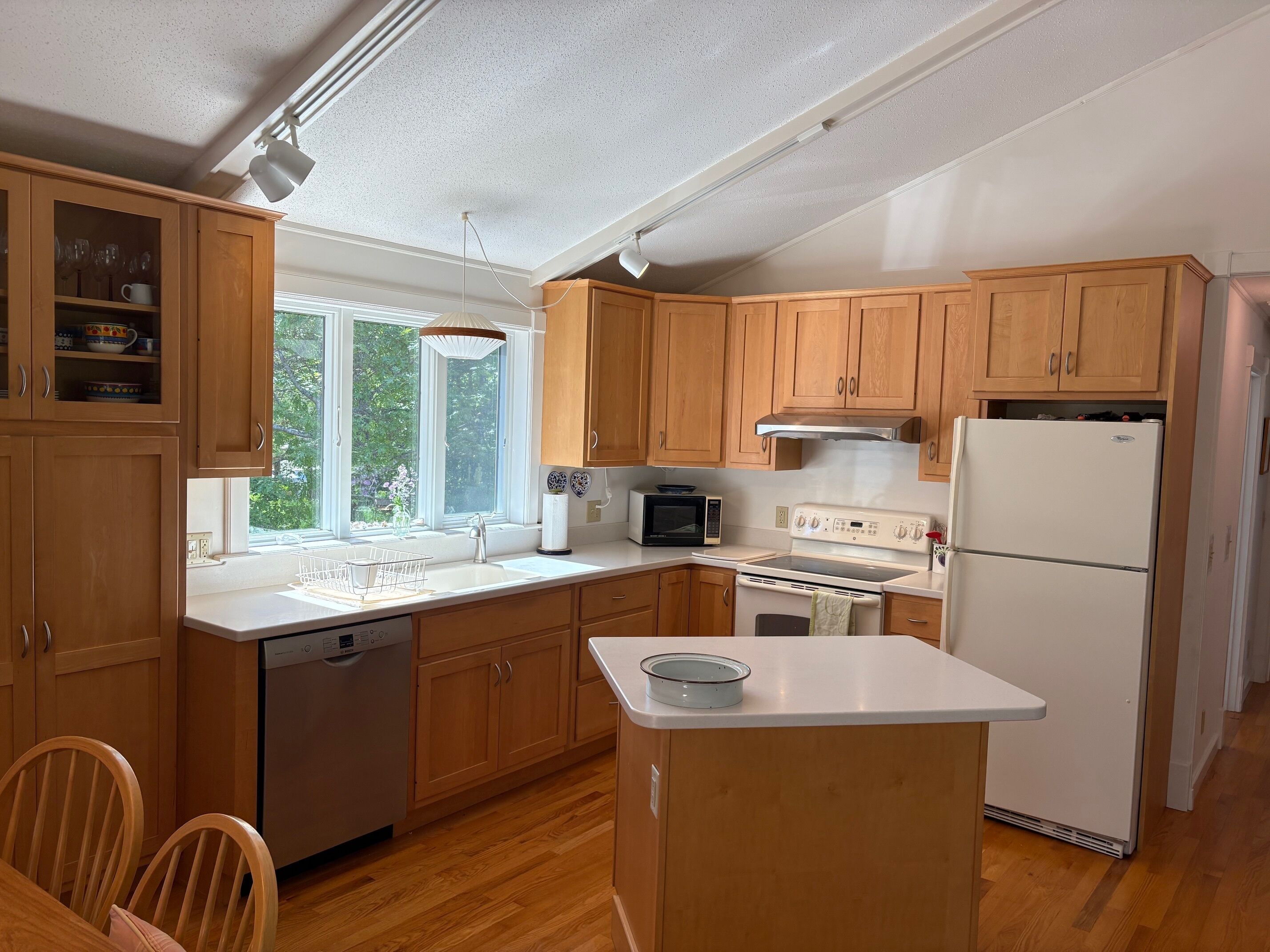 2 BR Wellfleet family beach house in the woods