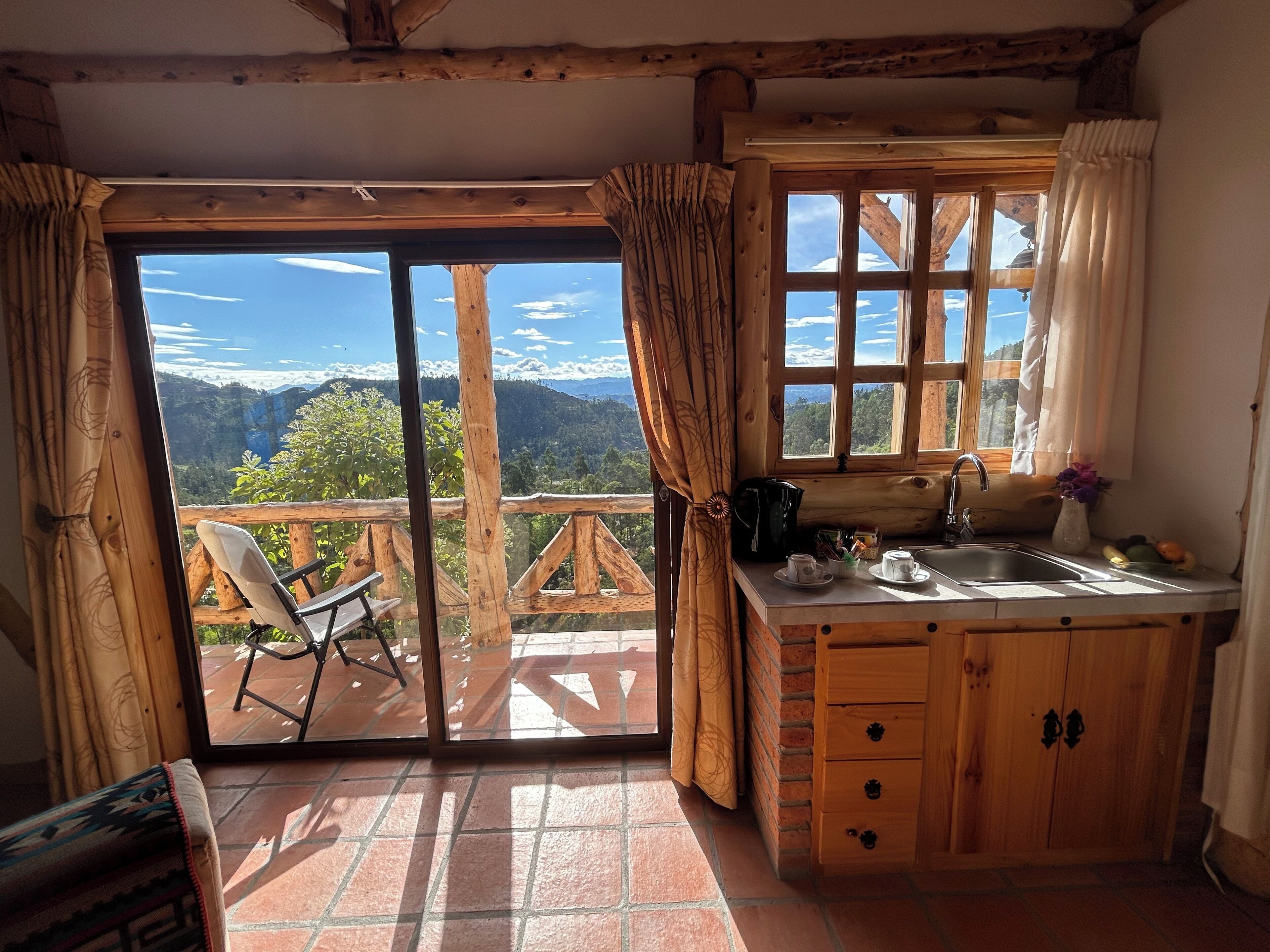 Charming cabin just outside of Cuenca. Enjoy peace and serenity of the mountains