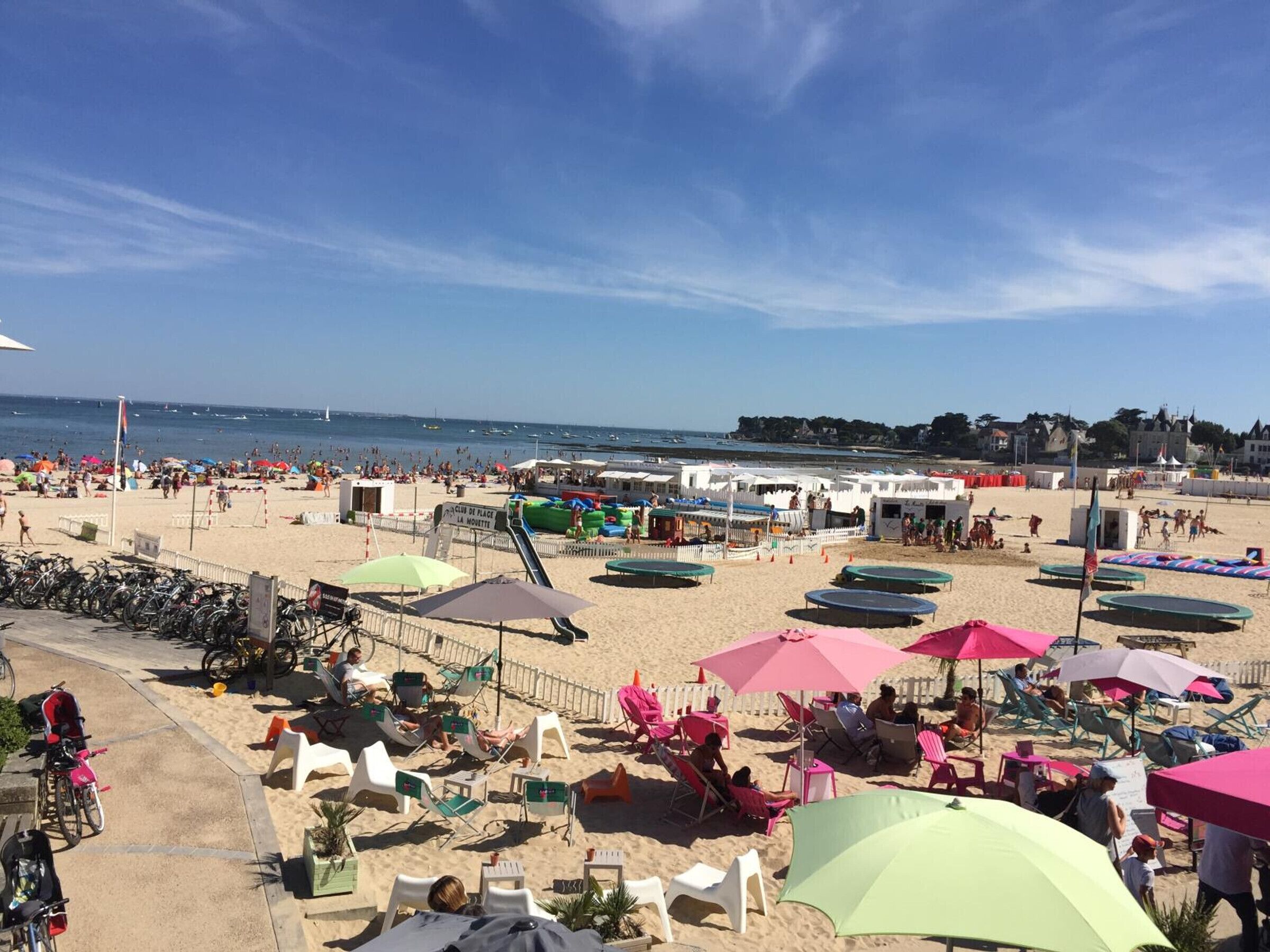 Apartment with Garden and Direct Beach Access