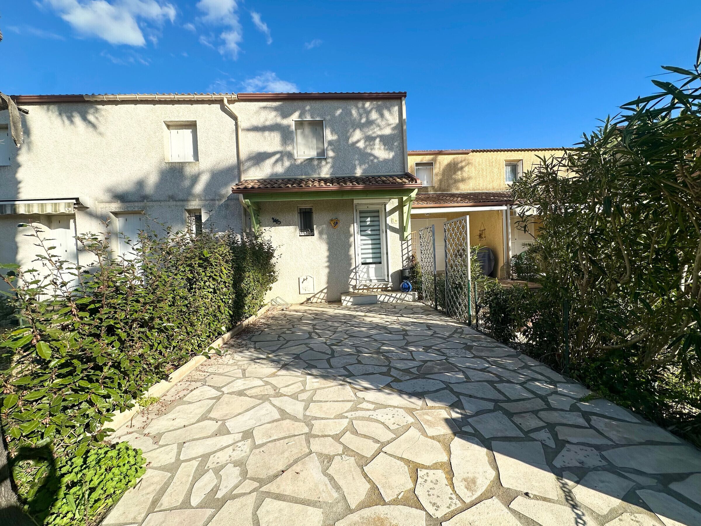 Quiet T2 Pavilion with private garden and parking, close to the beach