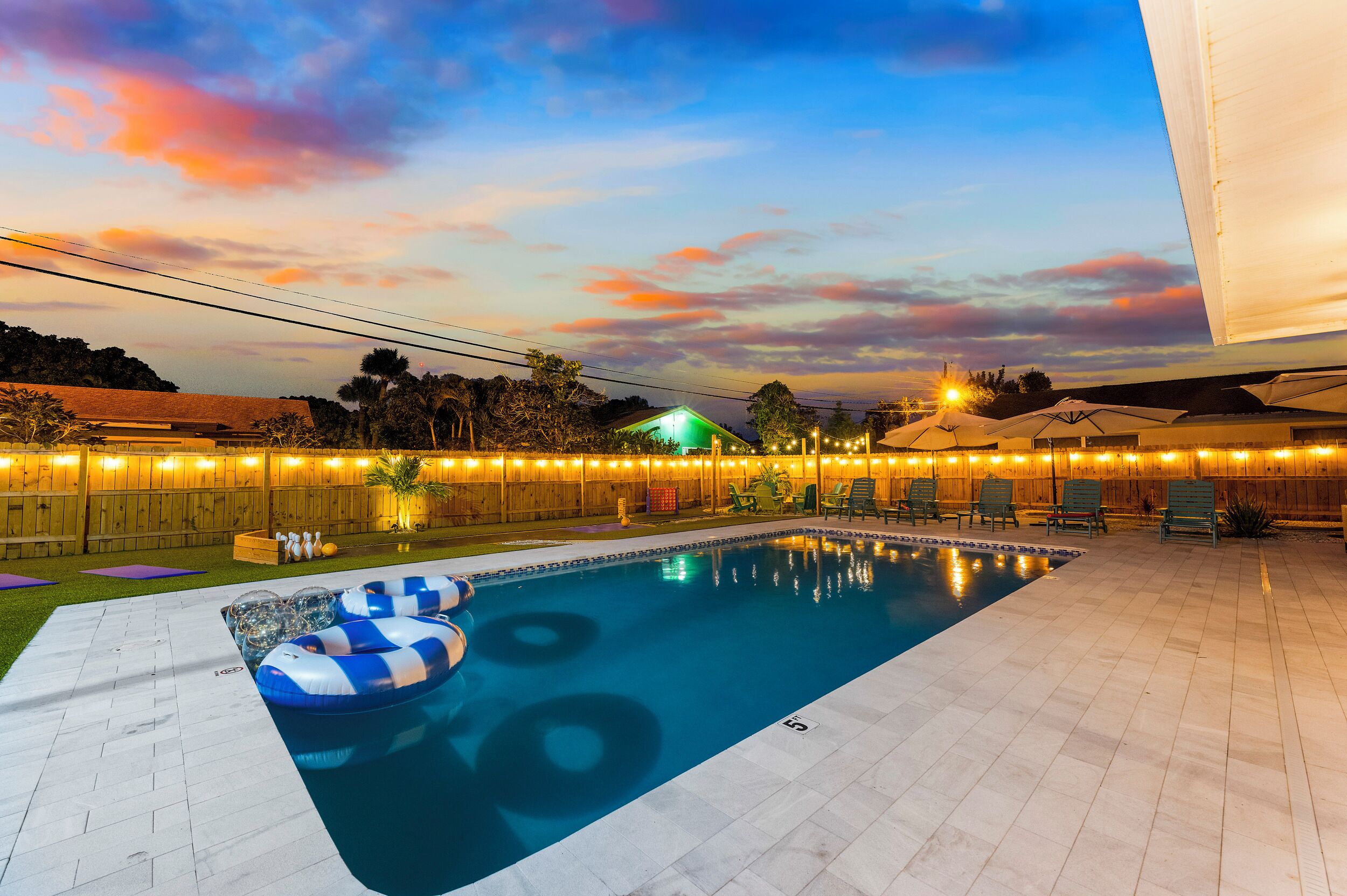 Pickleball ~ Htd Pool ~ MiniGolf ~ Bowling ~ FirePit ~ Pool Table ~ 4 Bed/3 Bath