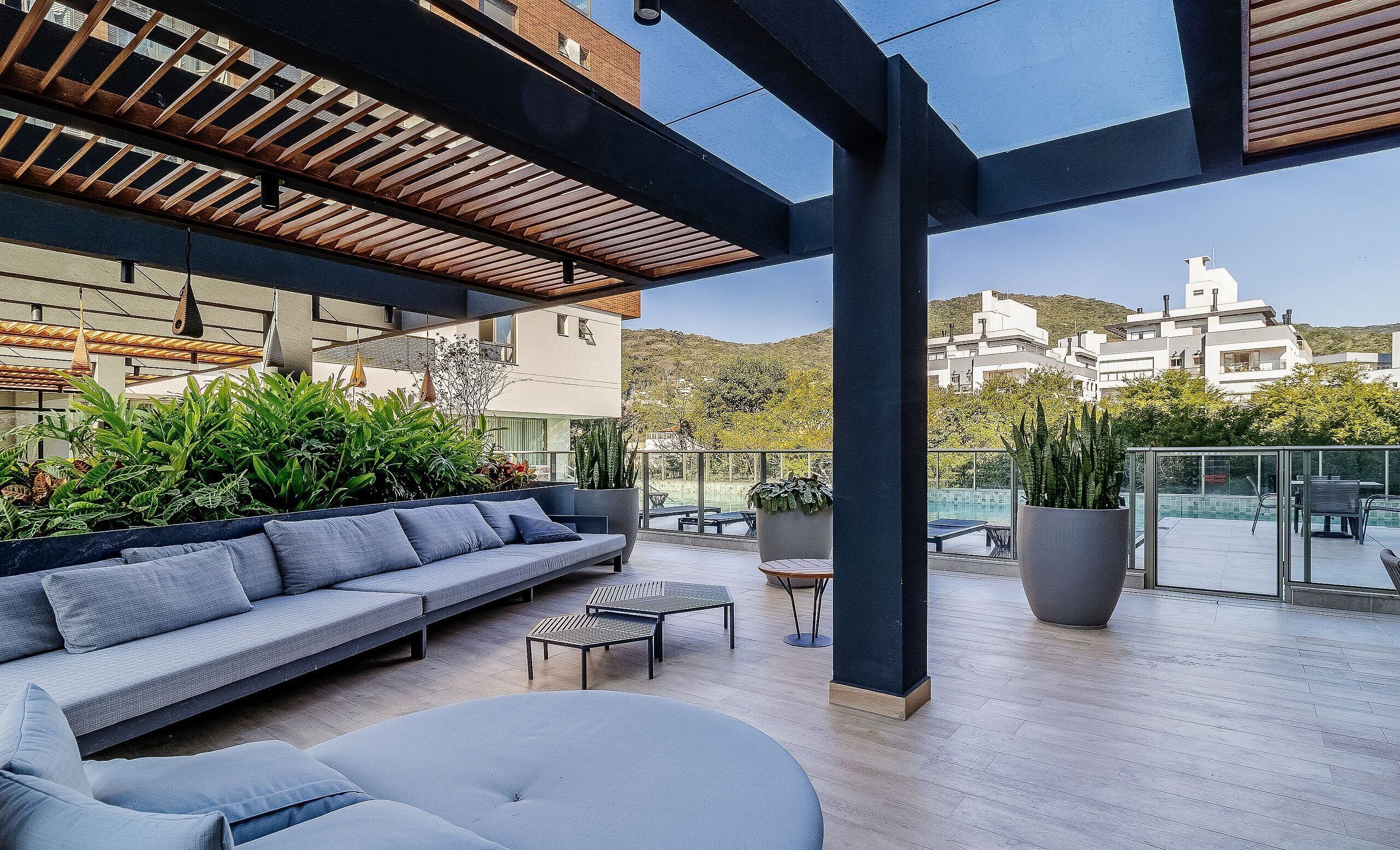 Stay in a Building With a Pool, Gym, and Leisure - SSL