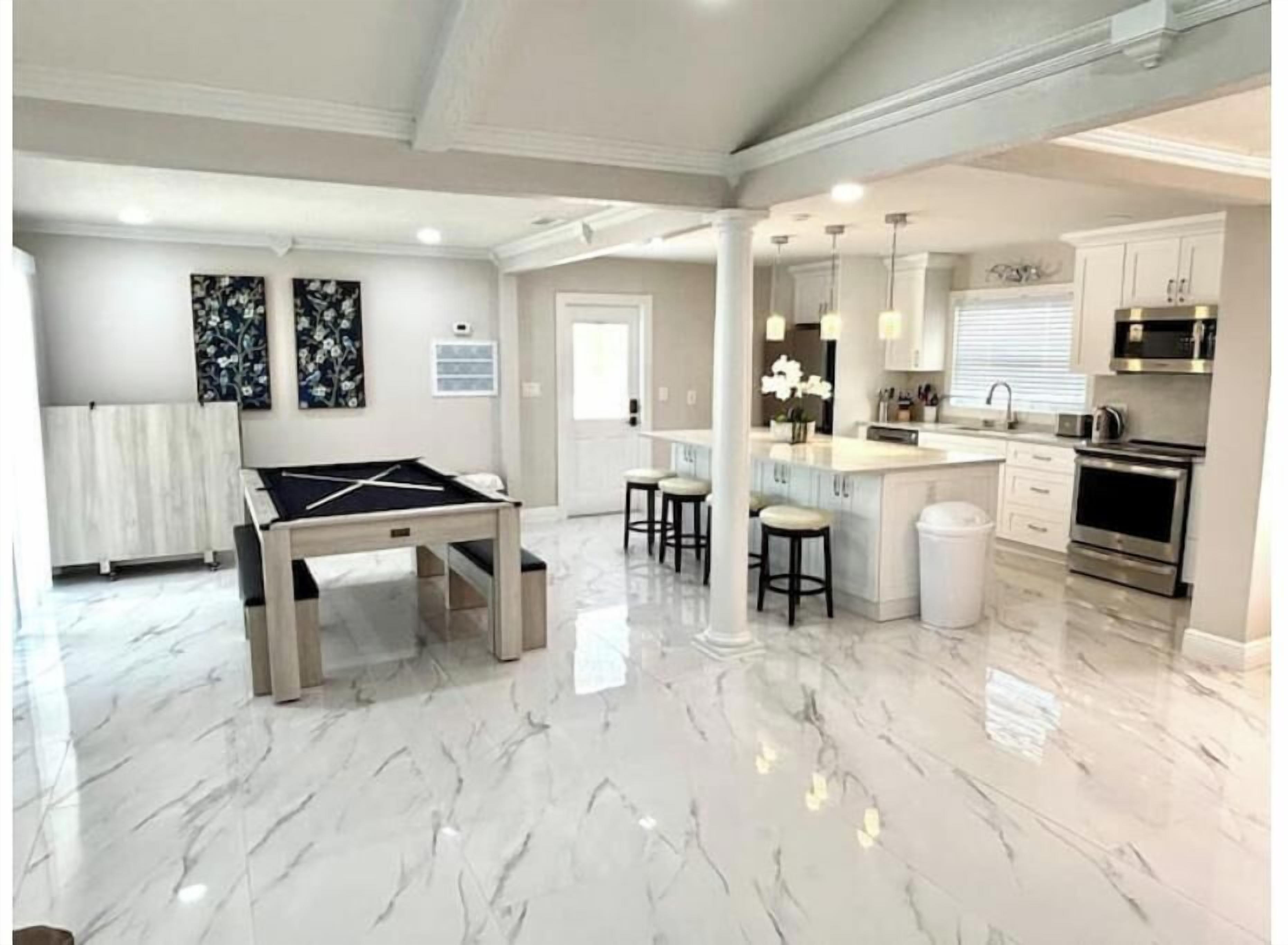 Modern Luxury Retreat 12PPL Pool