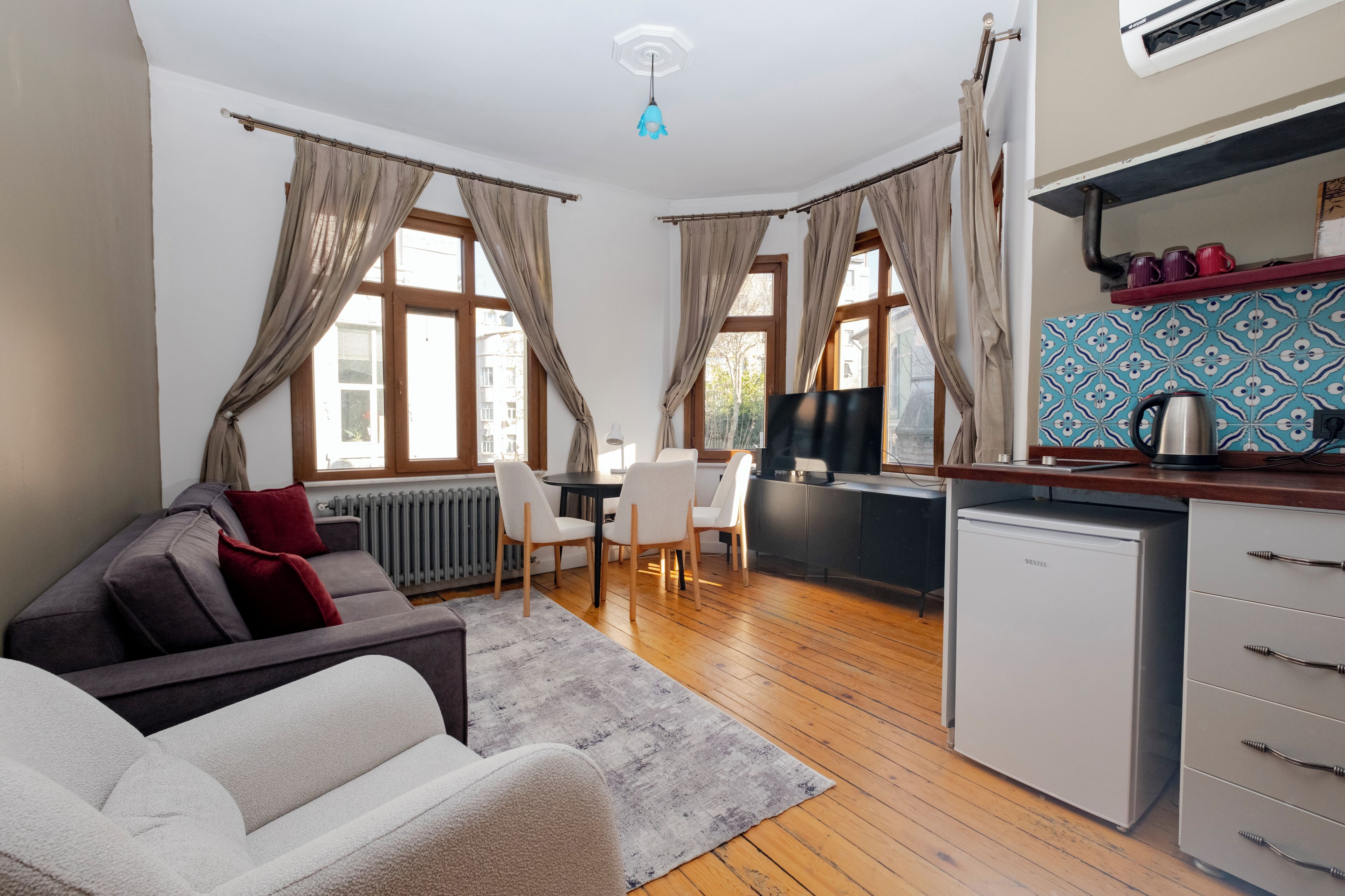 Tranquil 4-bedroom apartment with AC in Istanbul