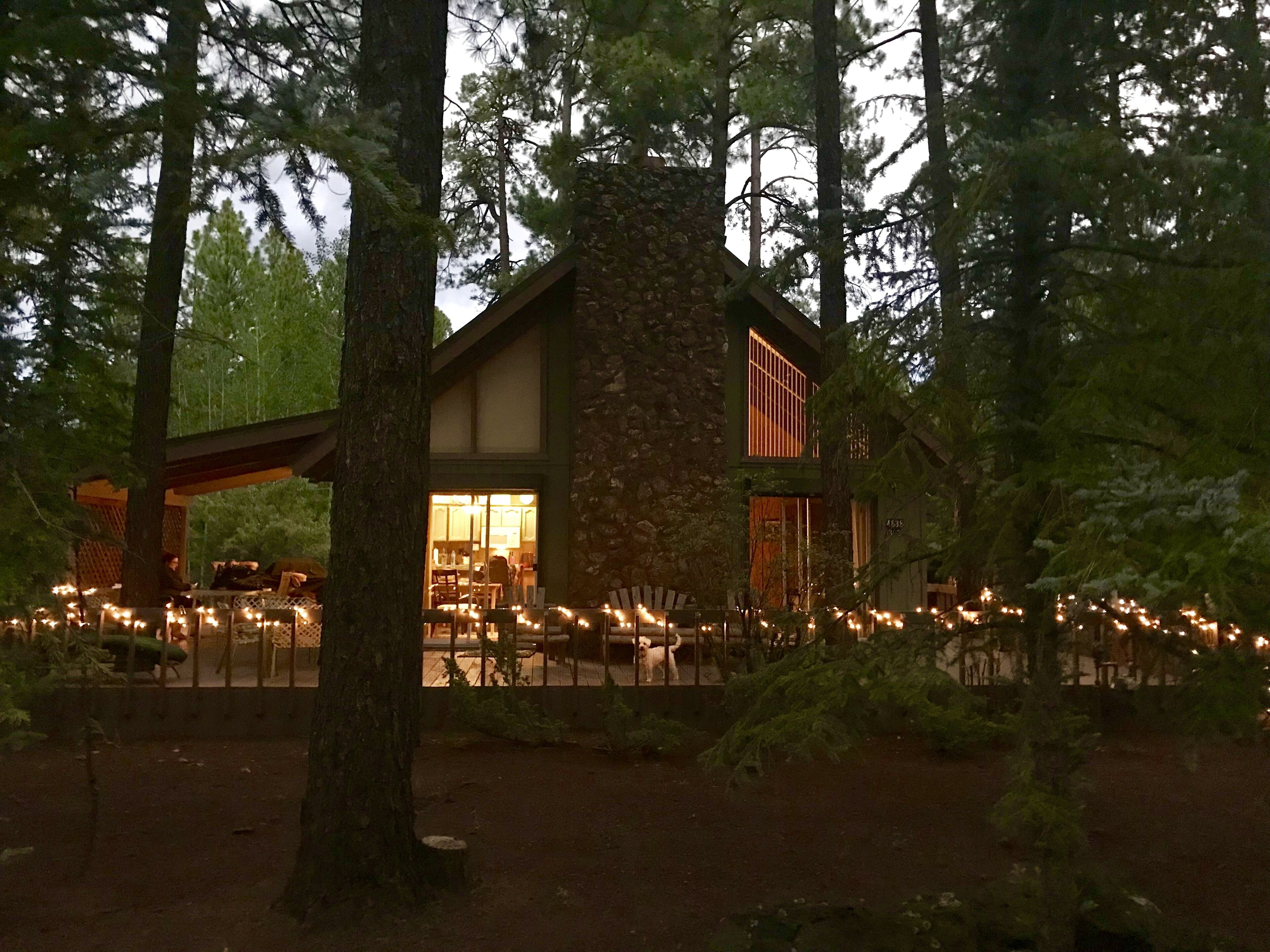 Charming mountain bungalow away from the noise of the city and everyday life.