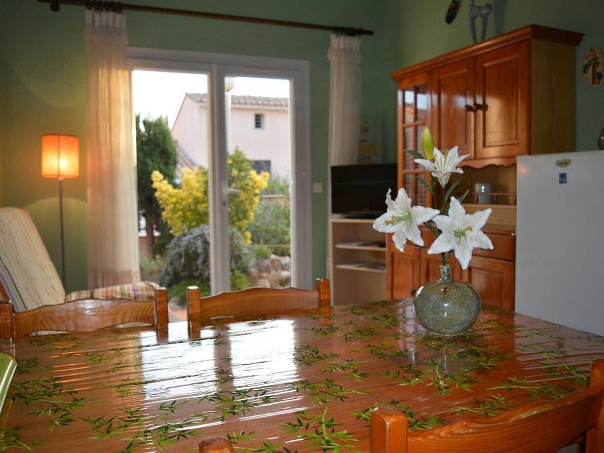 Charming 2-Room House with Mezzanine, Garden, and Garage - Near Beach and Marina