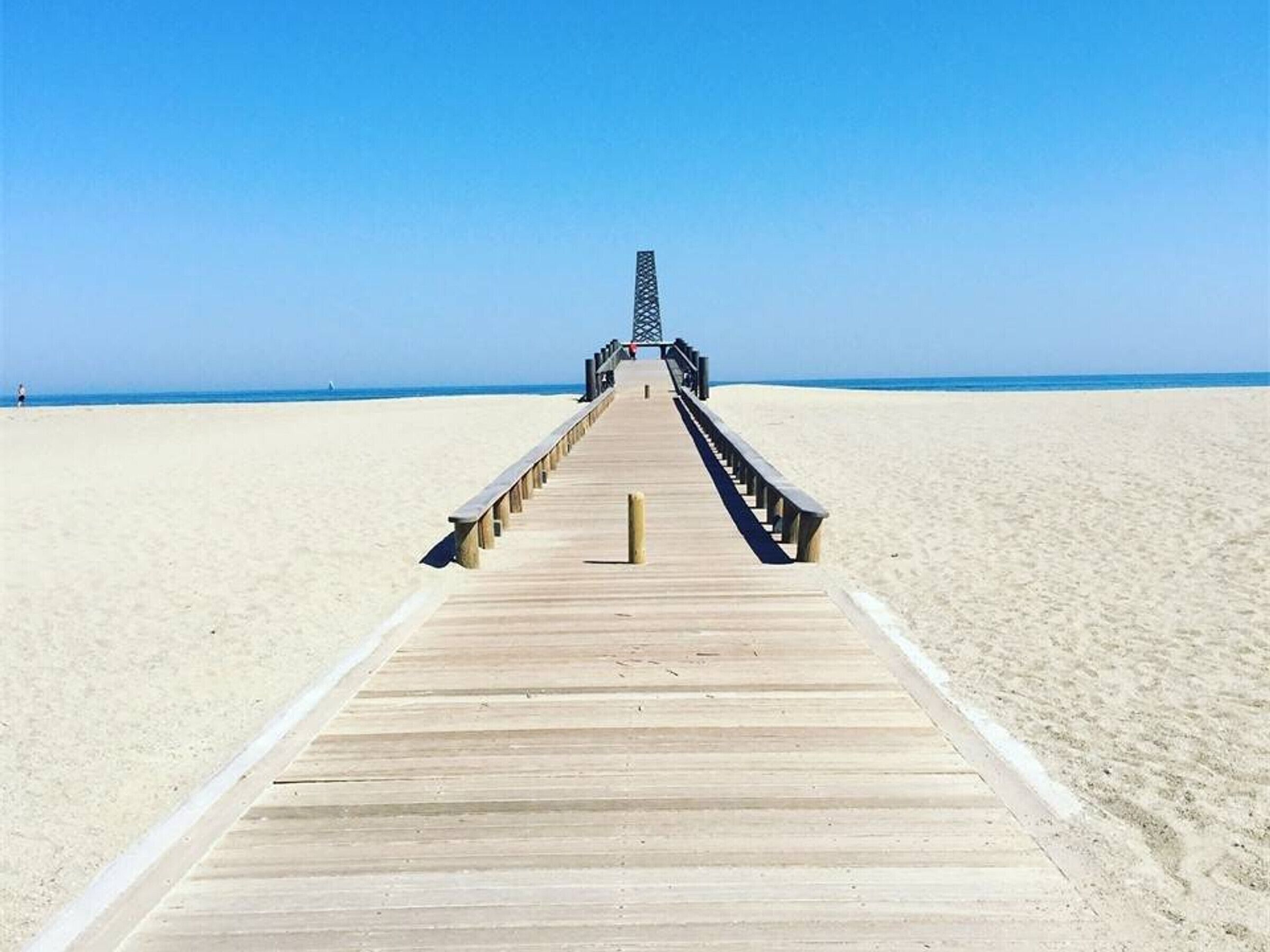 Air-Conditioned Villa, Mezzanine, 6 Sleeps, 350m from Beach, Parking, Terrace, Near Shops