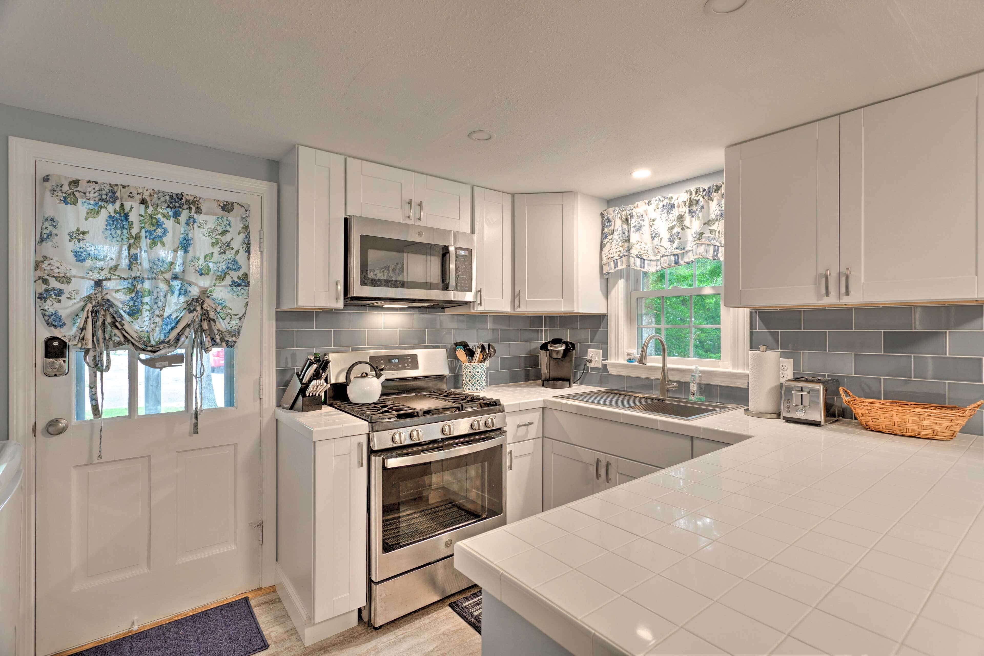 Renovated Cape Cod Home: Walk to Beach & Downtown!