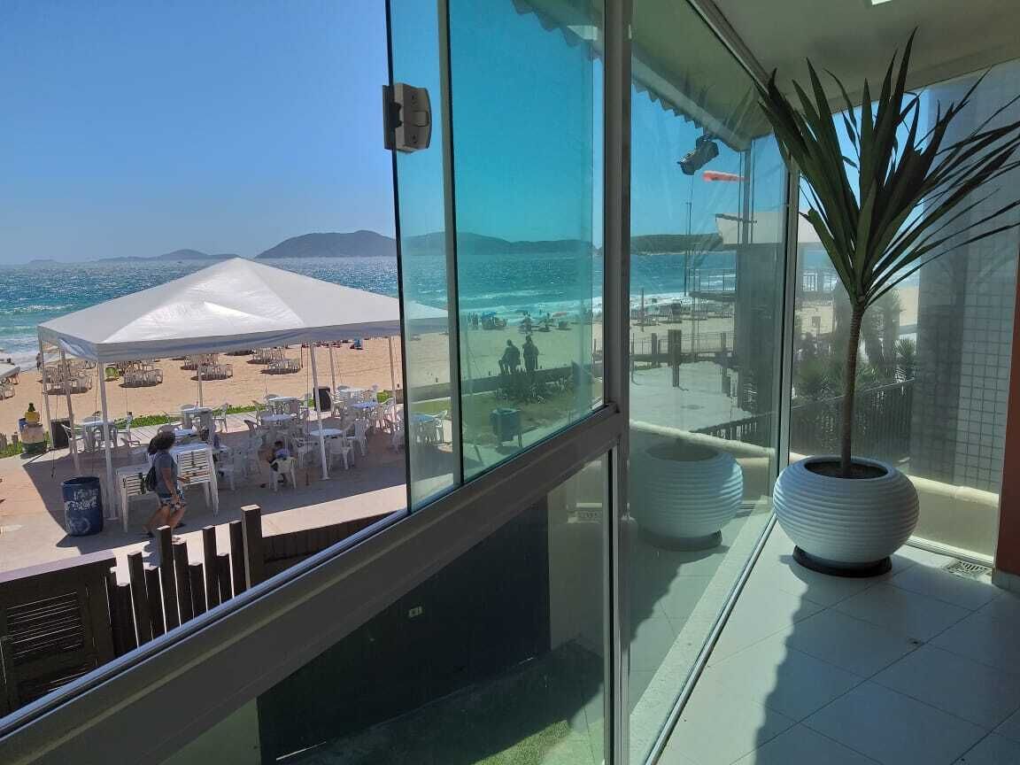 6 bedroom mansion facing the beach in Cabo Frio- JUST FAMILIES