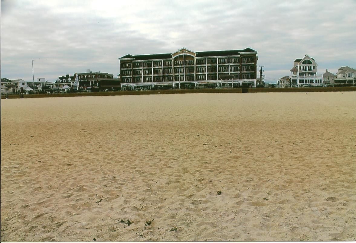 Beautiful 1 Bdrm Ocean Front Condominium located in the heart of Hampton Beach!