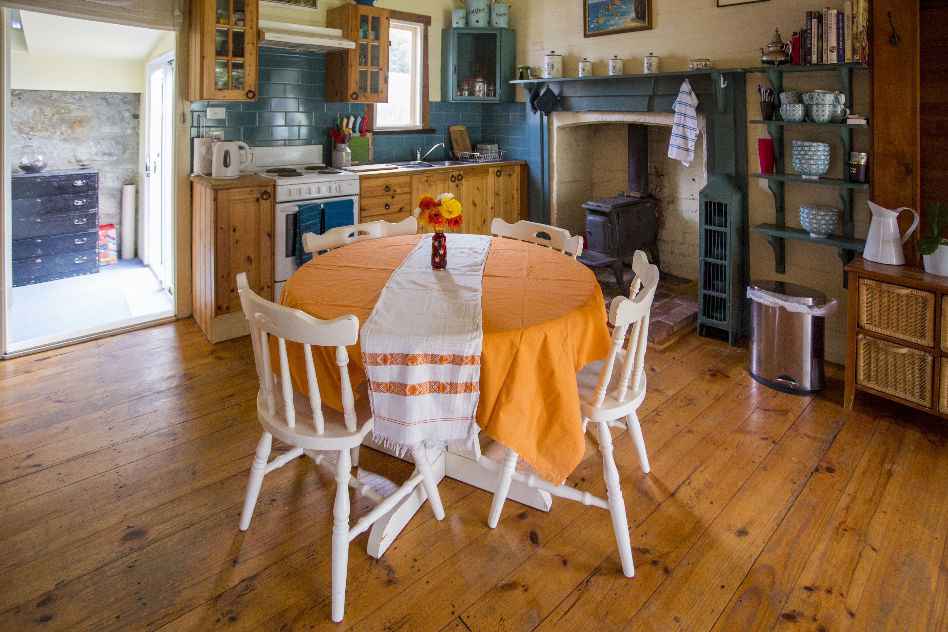 RIVER COTTAGE:  WINCHELSEA, SURFCOAST VICTORIA