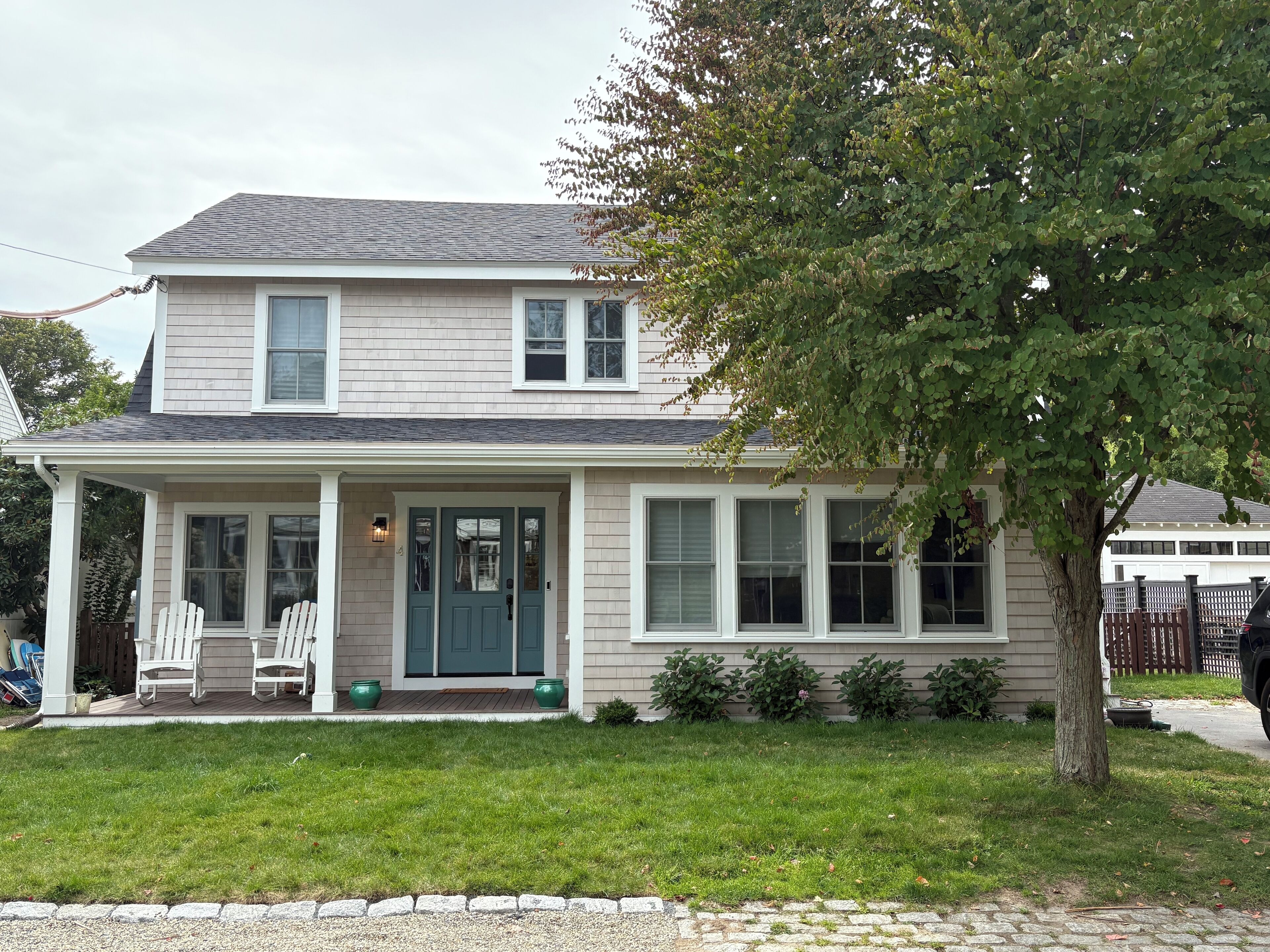 3 Minute Walk To Minot Beach!